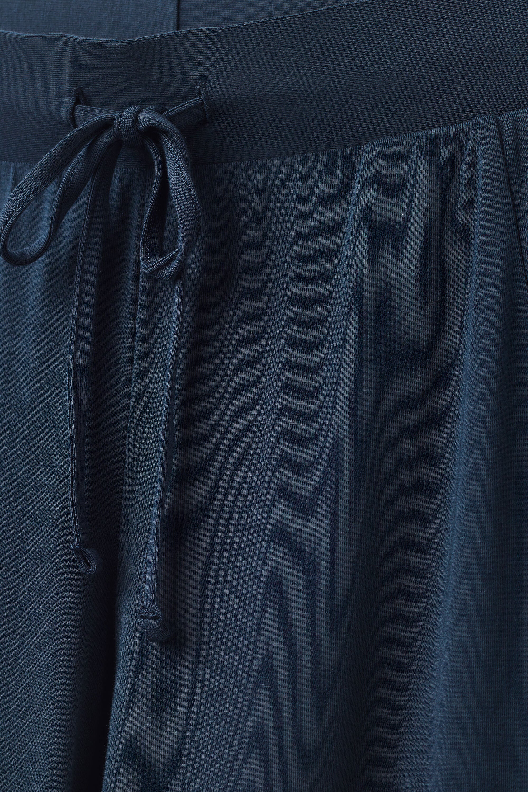 מכנסי מודל רחבים