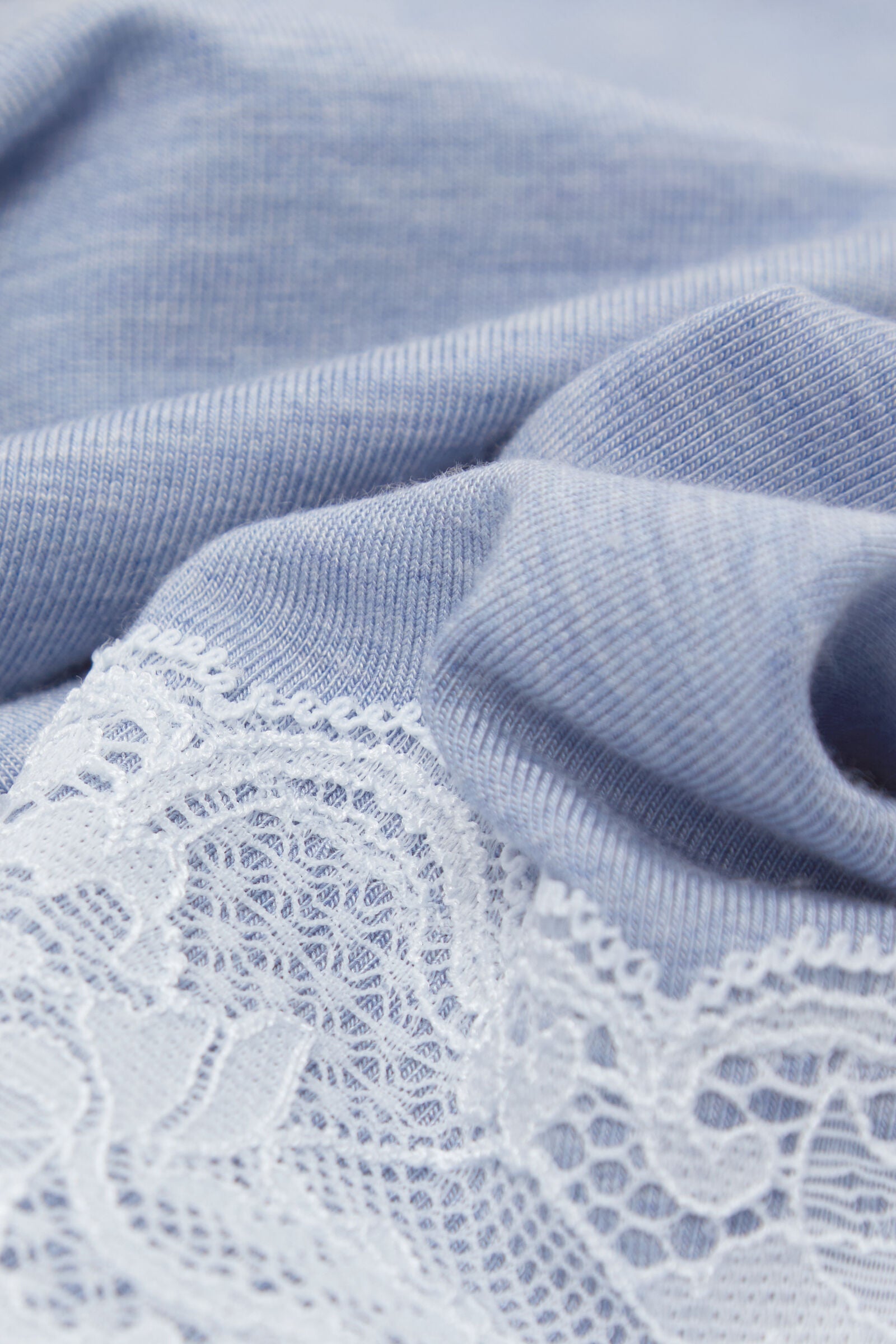 סט פיג'מה ארוכה מודל ותחרה