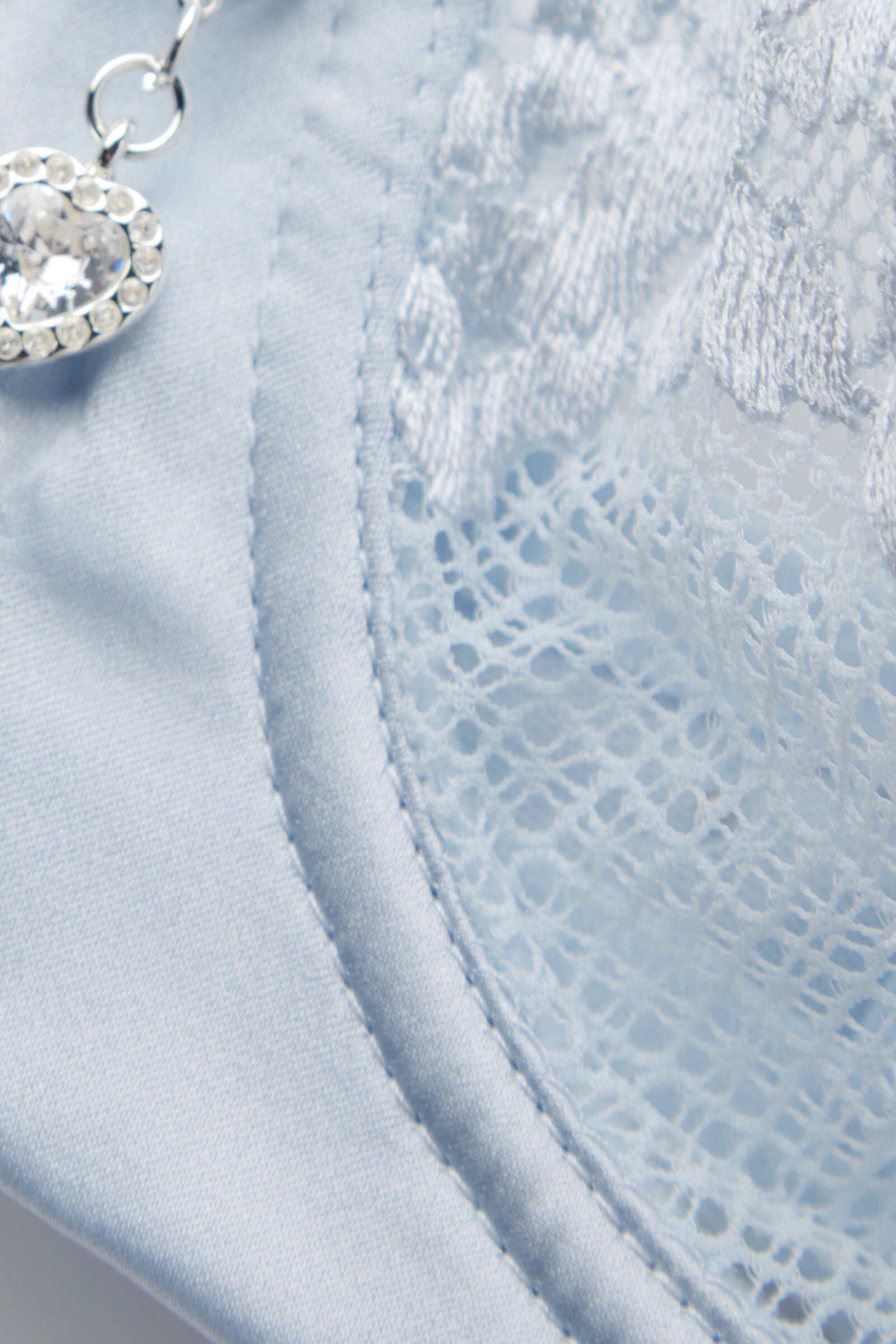 חזיית בלקונט משי ותחרה Denise Silky Flowers