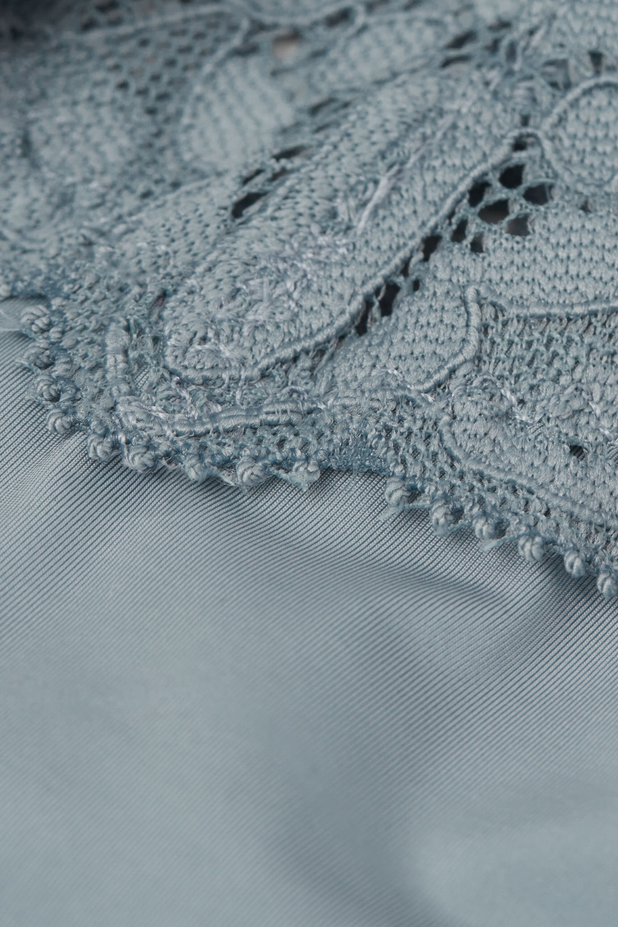 תחתוני תחרה ברזילאיים ‘80s-Style