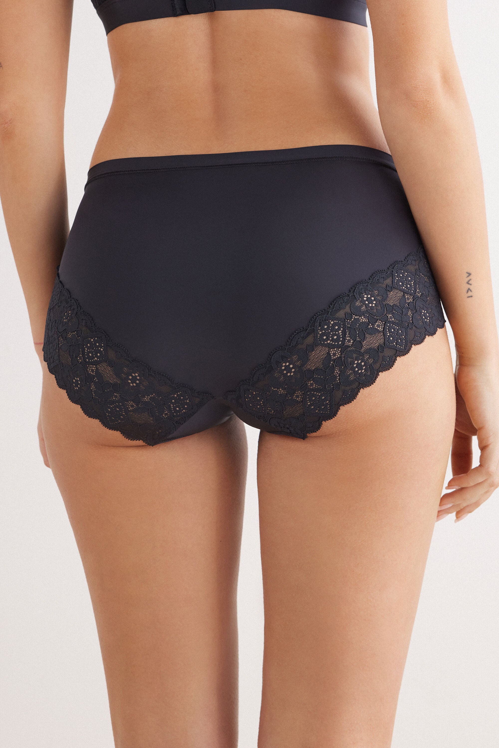 תחתונים מיקרופייבר תחרה High-Waisted