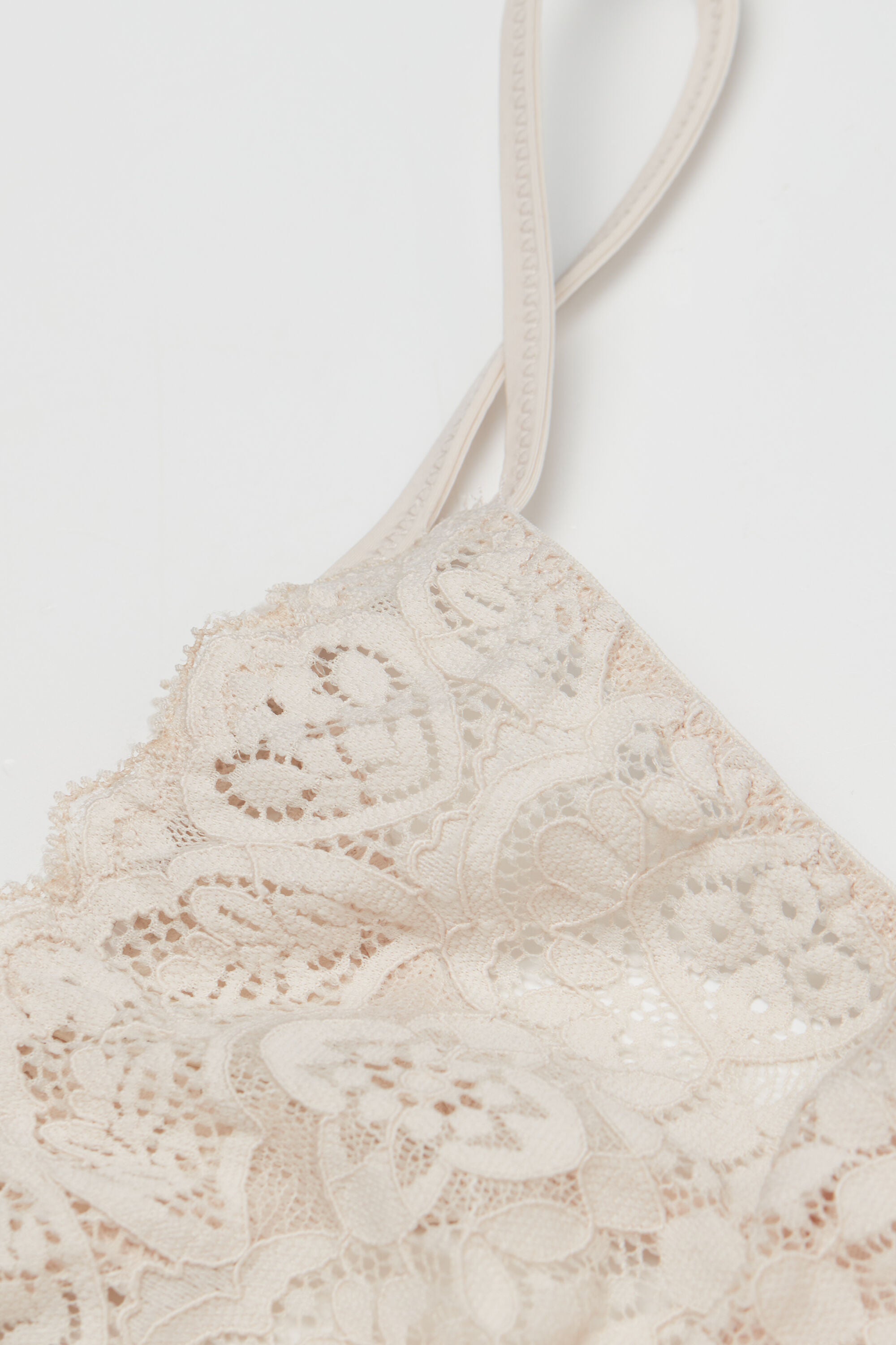 תחתוני טנגה תחרה עם רצועות