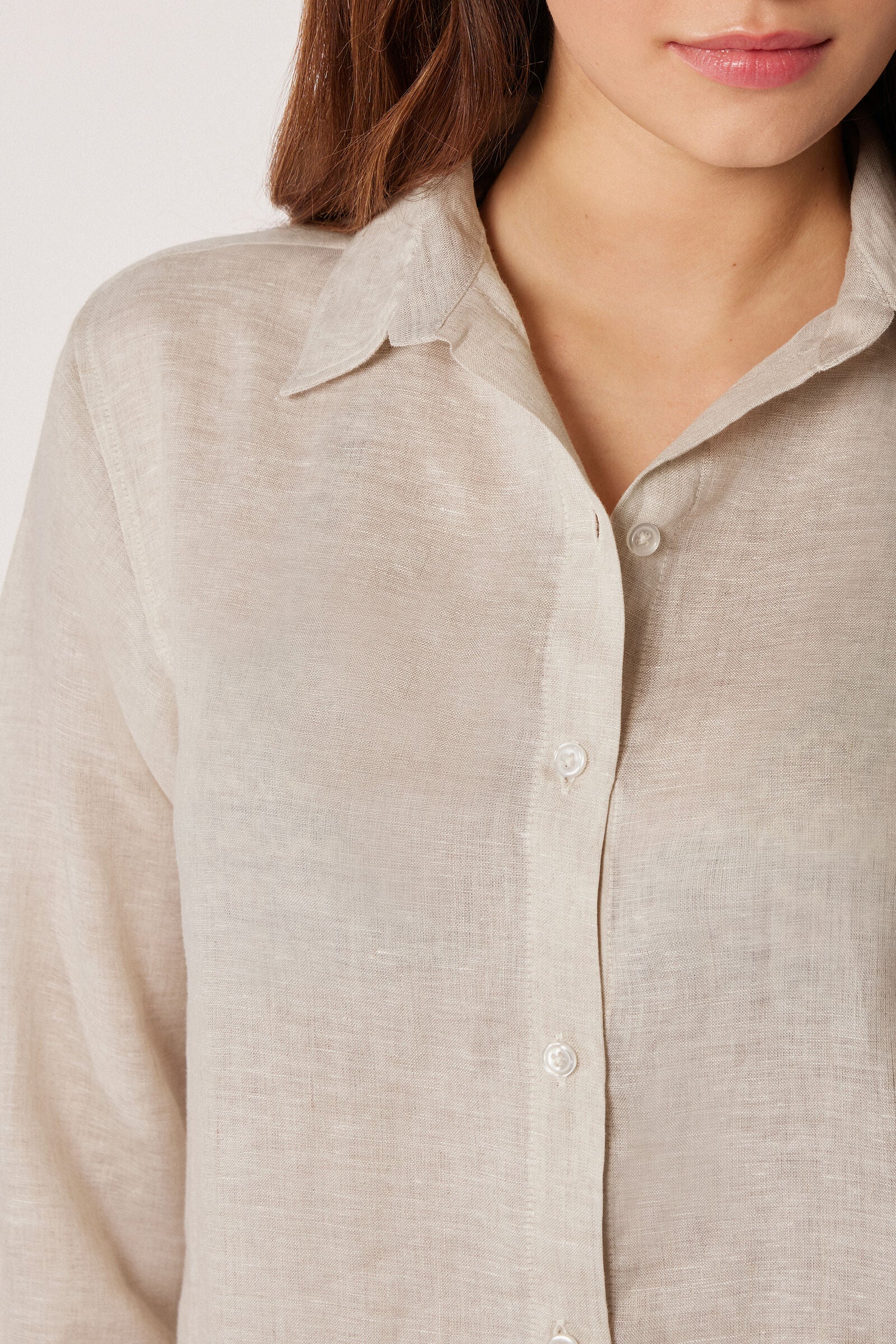 חולצת פשתן מכופתרת