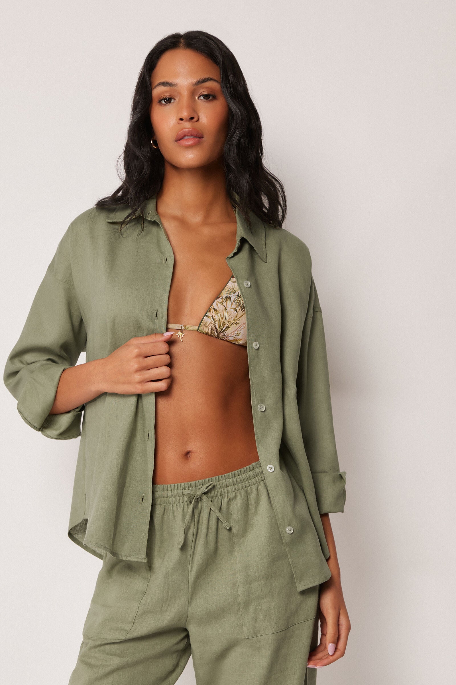 חולצת פשתן מכופתרת