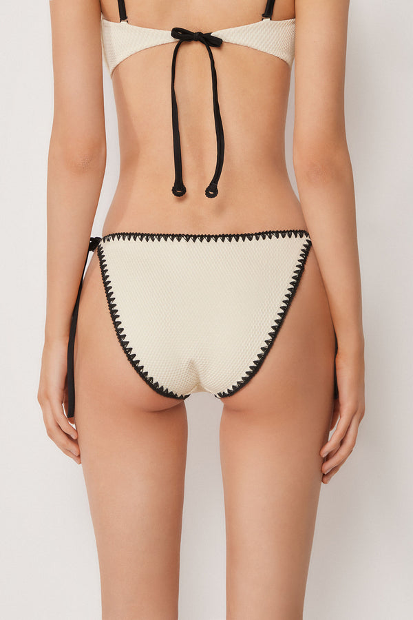 תחתוני ביקיני קשירה Bicolor Embroidery