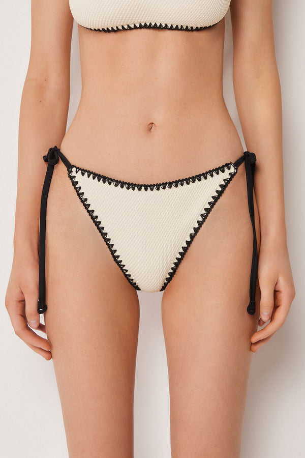 תחתוני ביקיני קשירה Bicolor Embroidery
