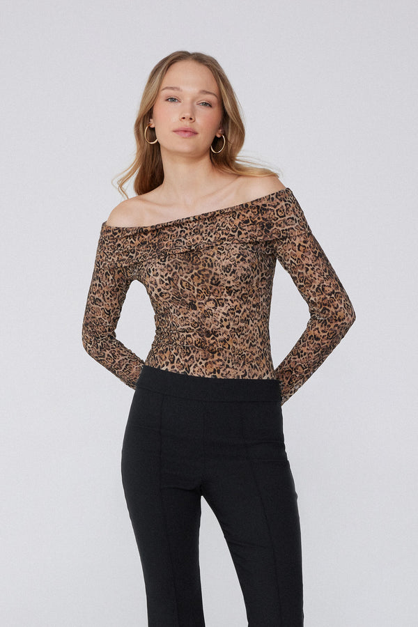 בגד גוף אוף שולדרס Iconic Leopard