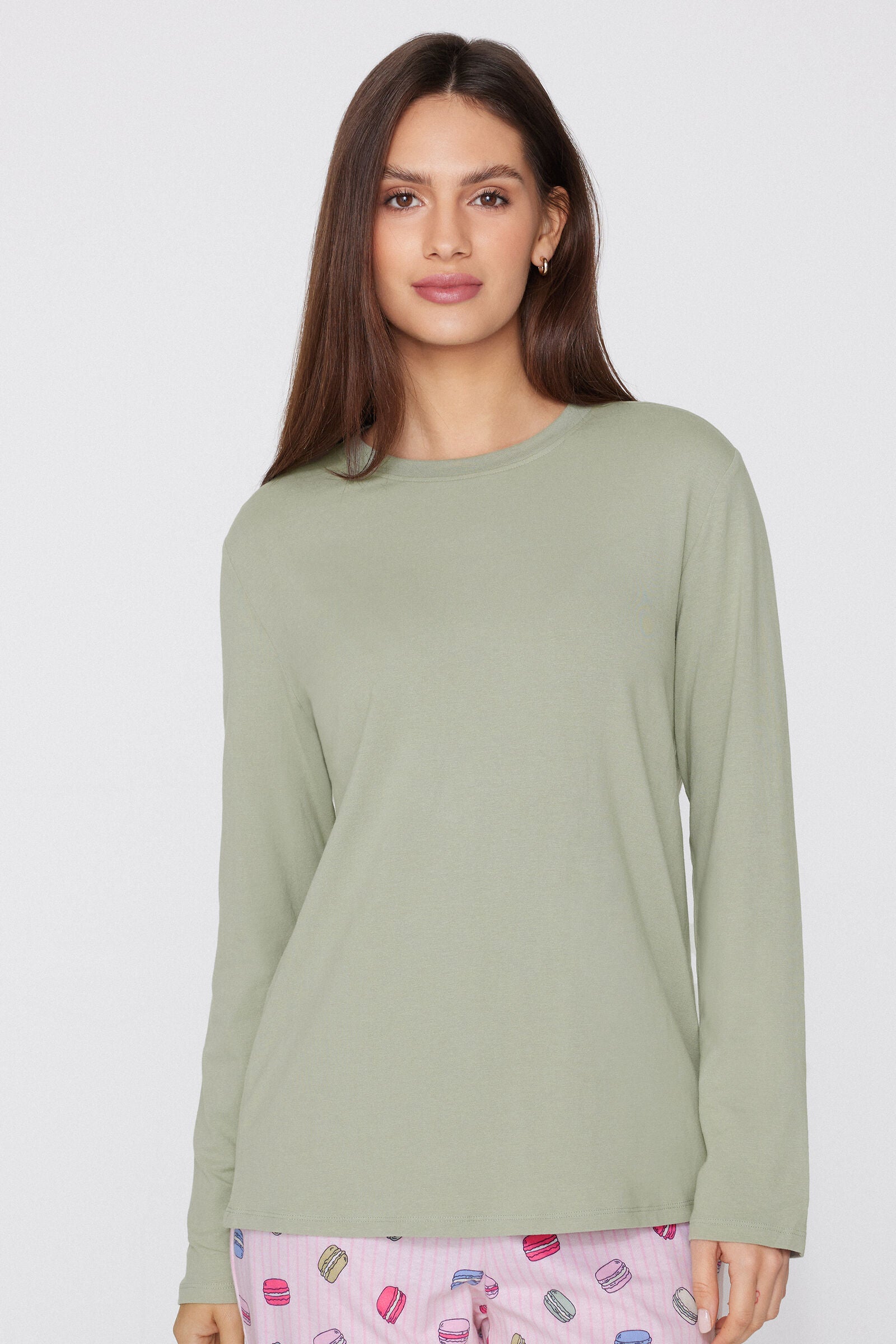 חולצה ארוכה מבד כותנה ומודל