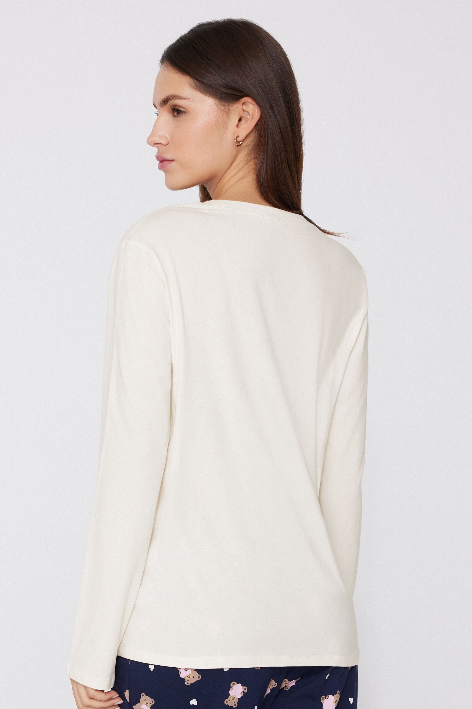 חולצה ארוכה מבד כותנה ומודל