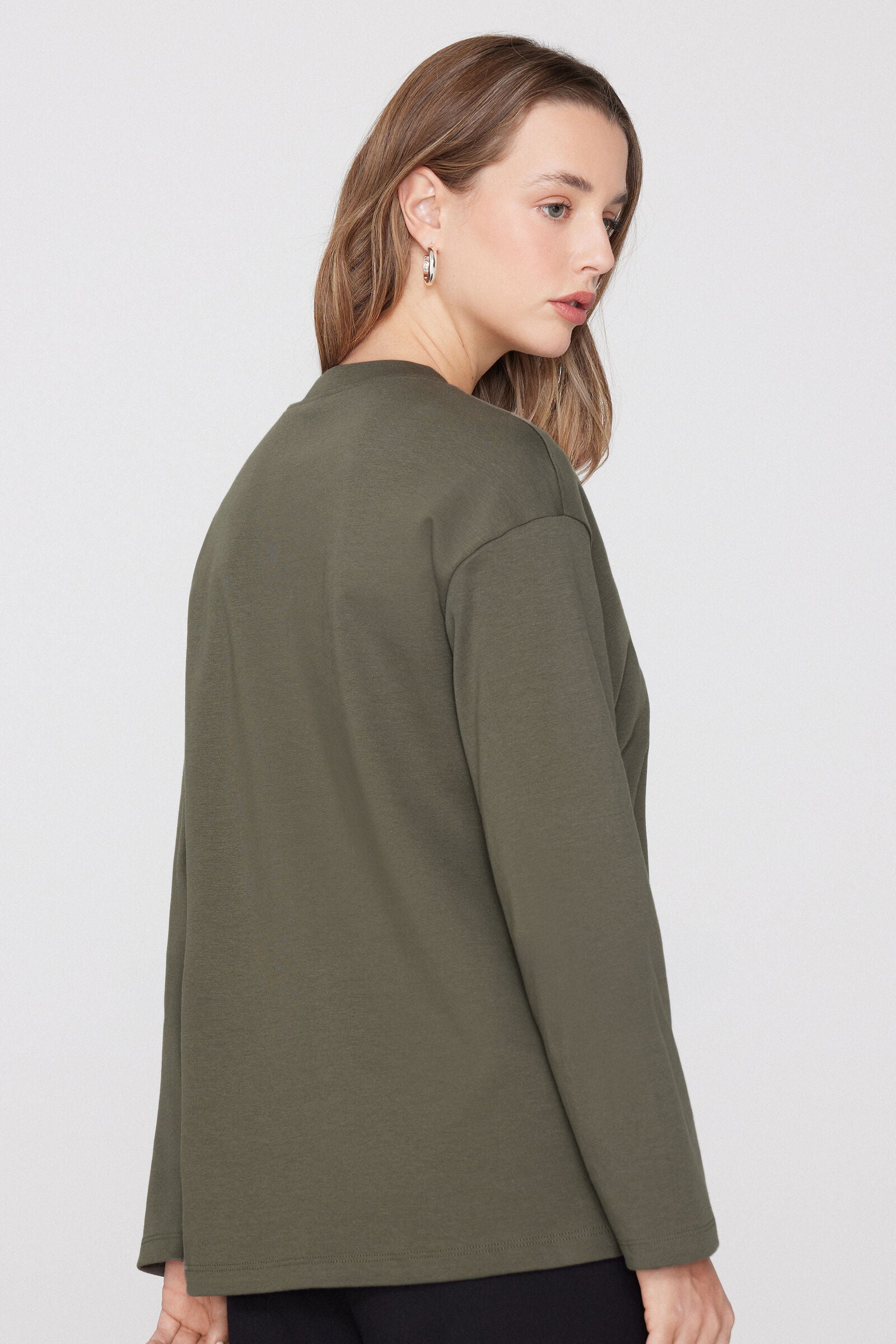 טי שירט כותנה עם מפתח עגול