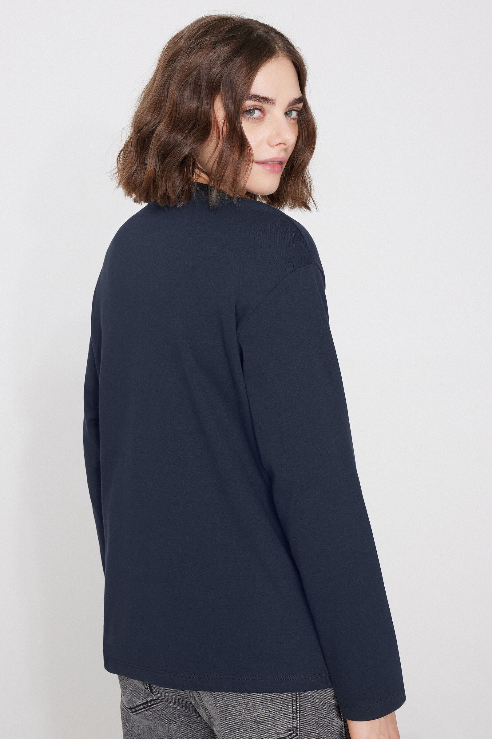 טי שירט כותנה עם מפתח עגול