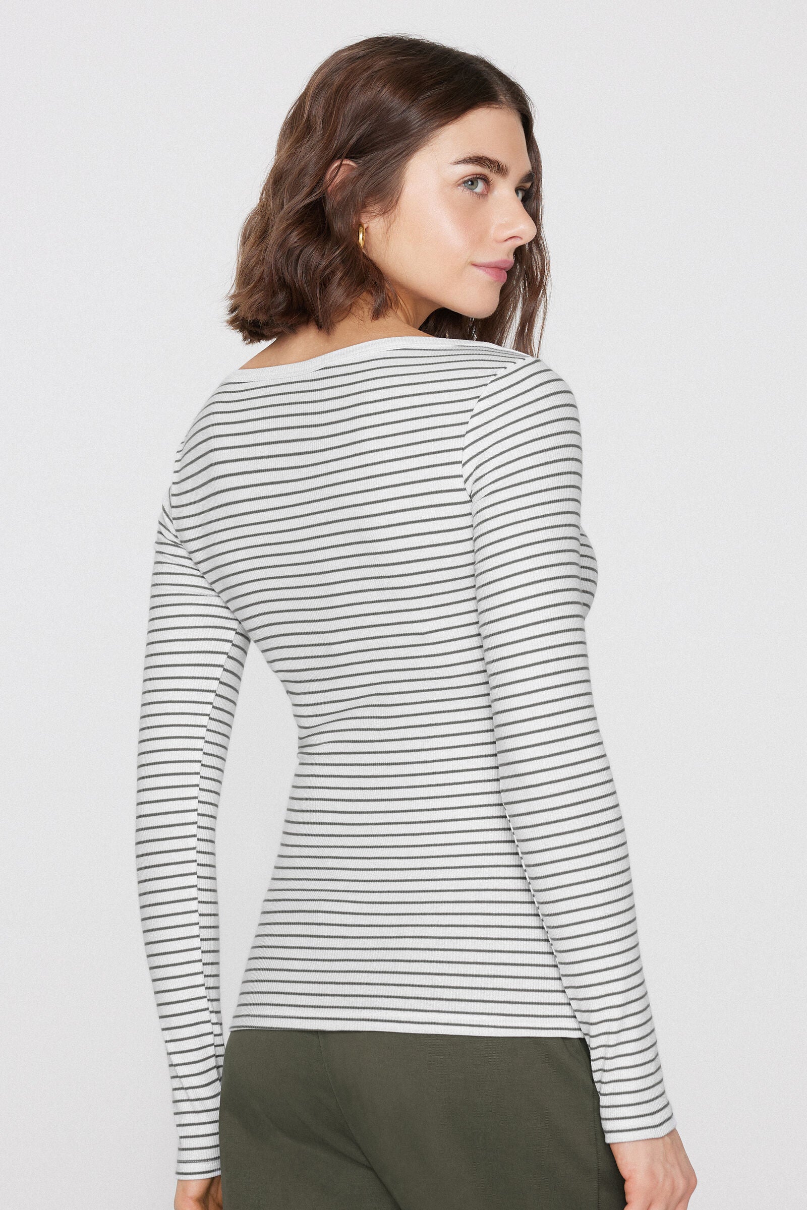 חולצת כותנה ארוכה עם מחשוף סירה