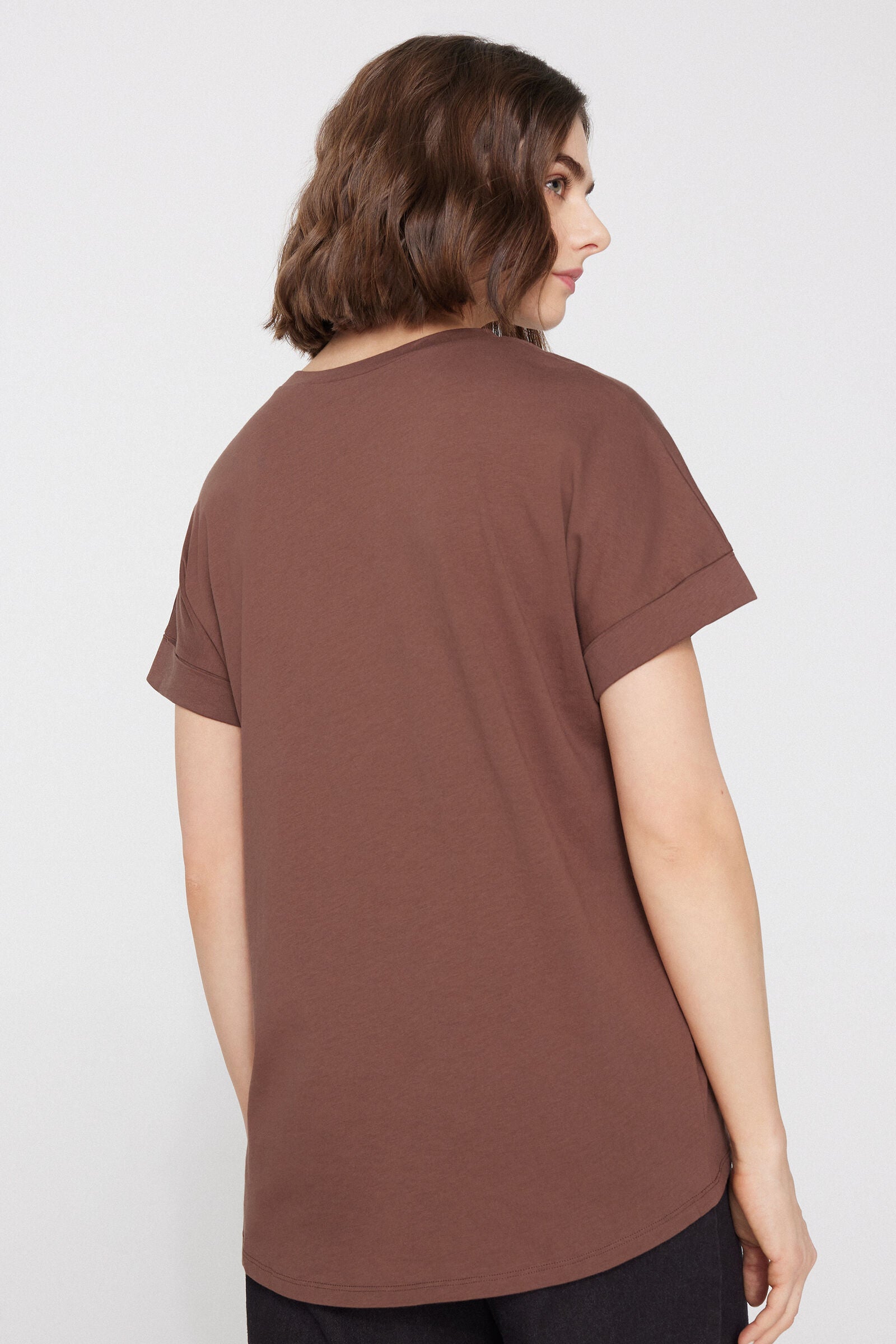 טי שירט כותנה עם מפתח עגול