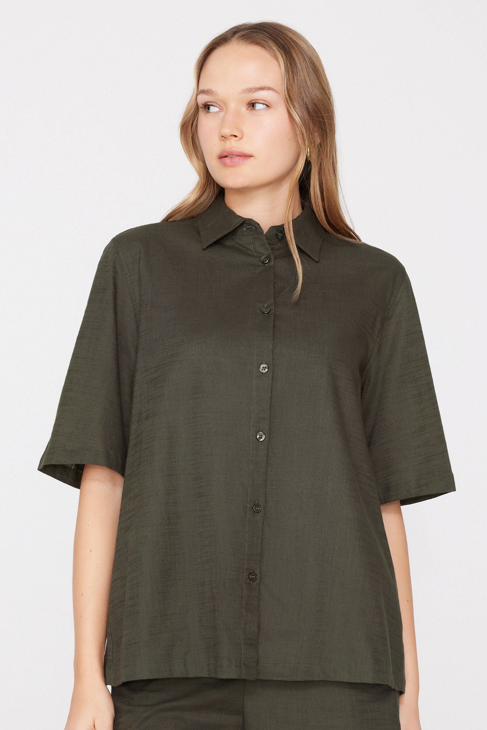 חולצה מכופתרת קצרה 100% Cotton