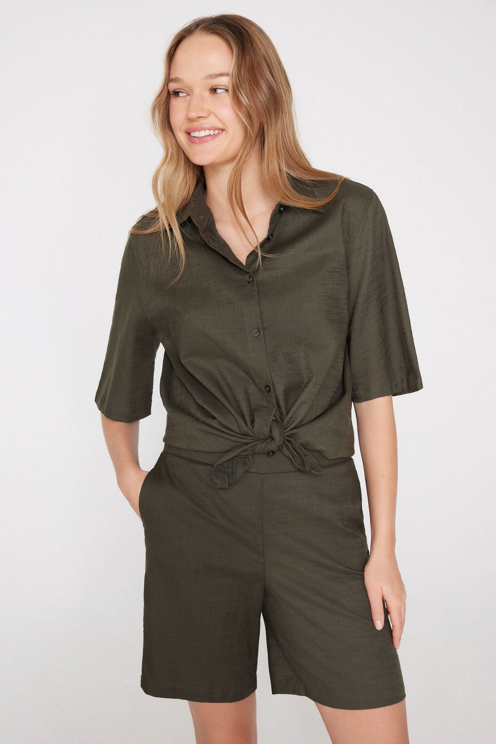 חולצה מכופתרת קצרה 100% Cotton