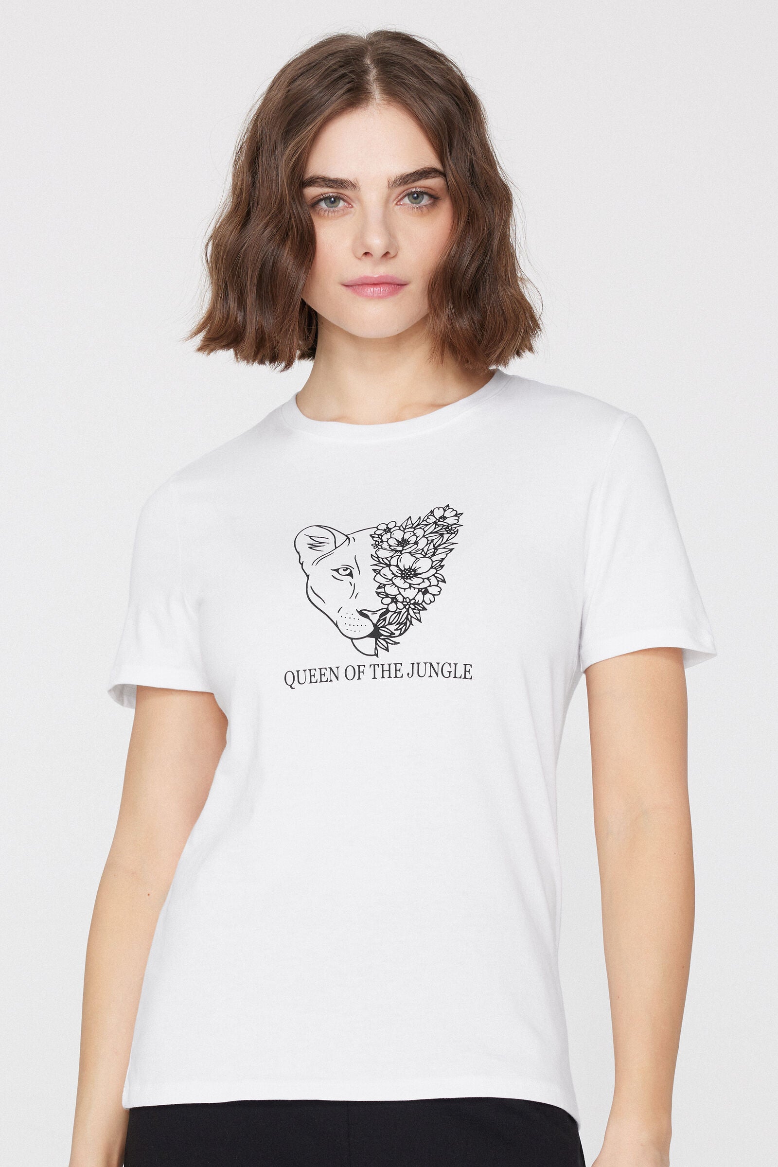 טי שירט כותנה קצרה עם הדפס בחזית