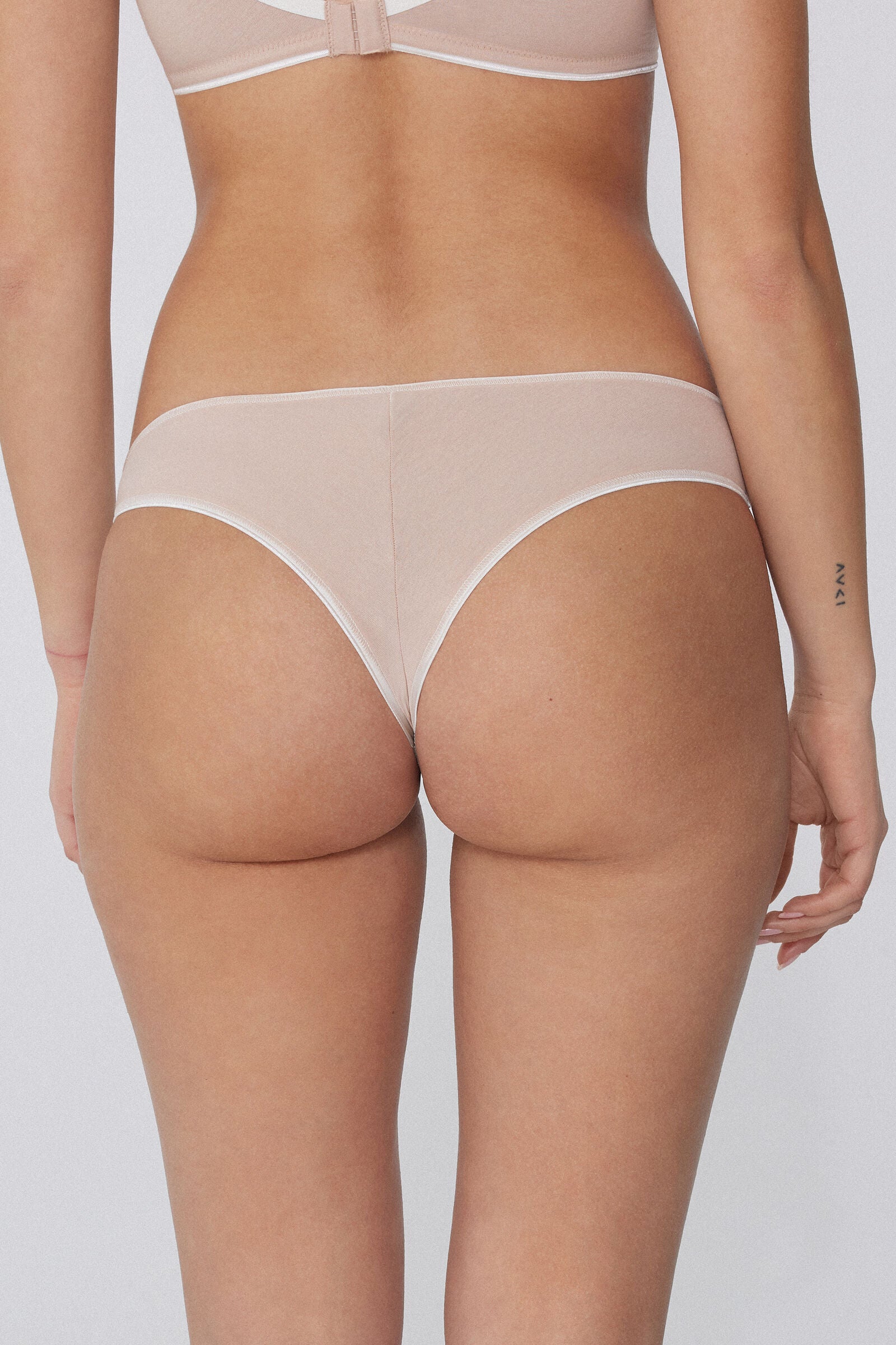 תחתונים ברזילאיים Delicate Touch