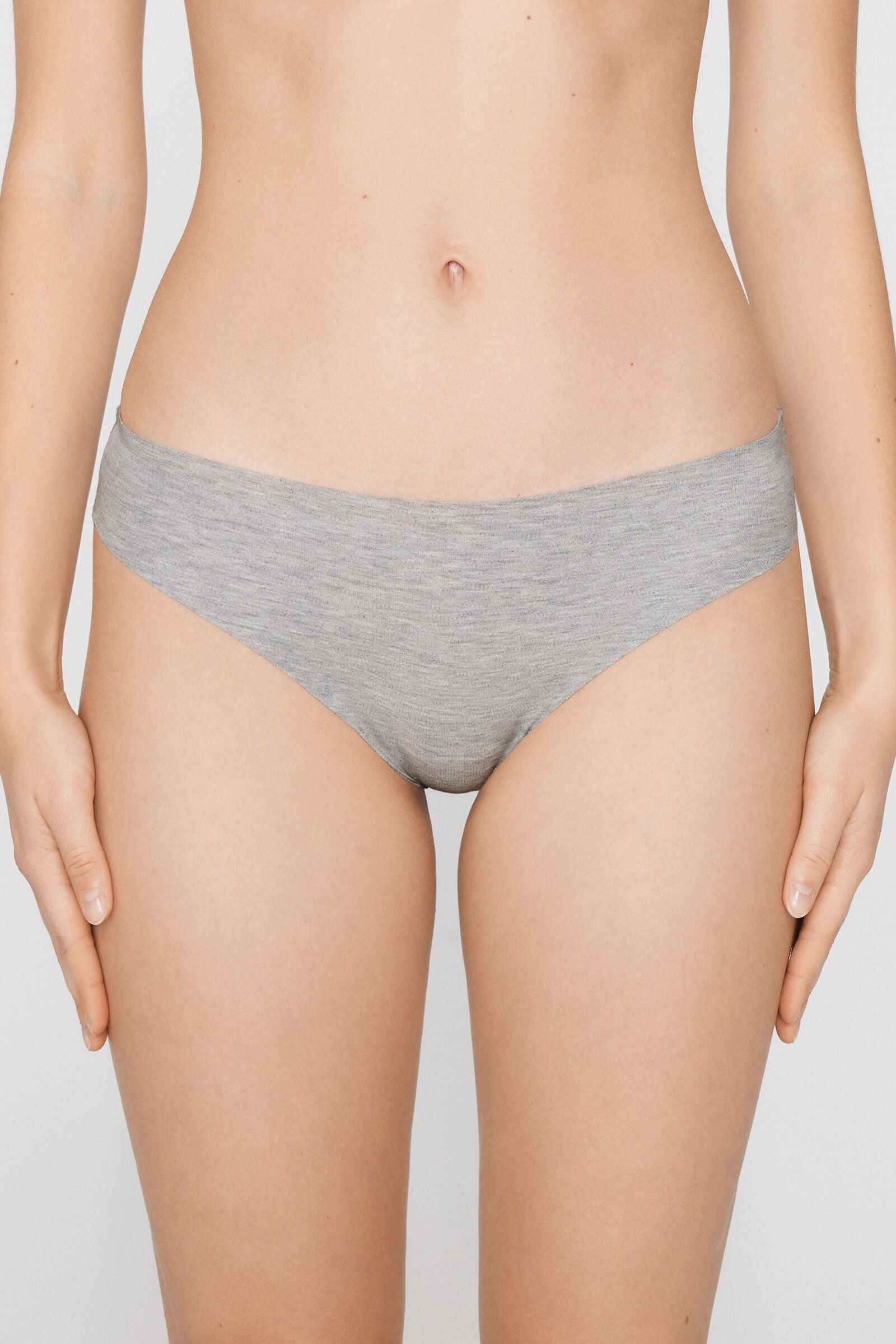 תחתונים ברזילאיים מבד תחרה ממוחזר וכותנה