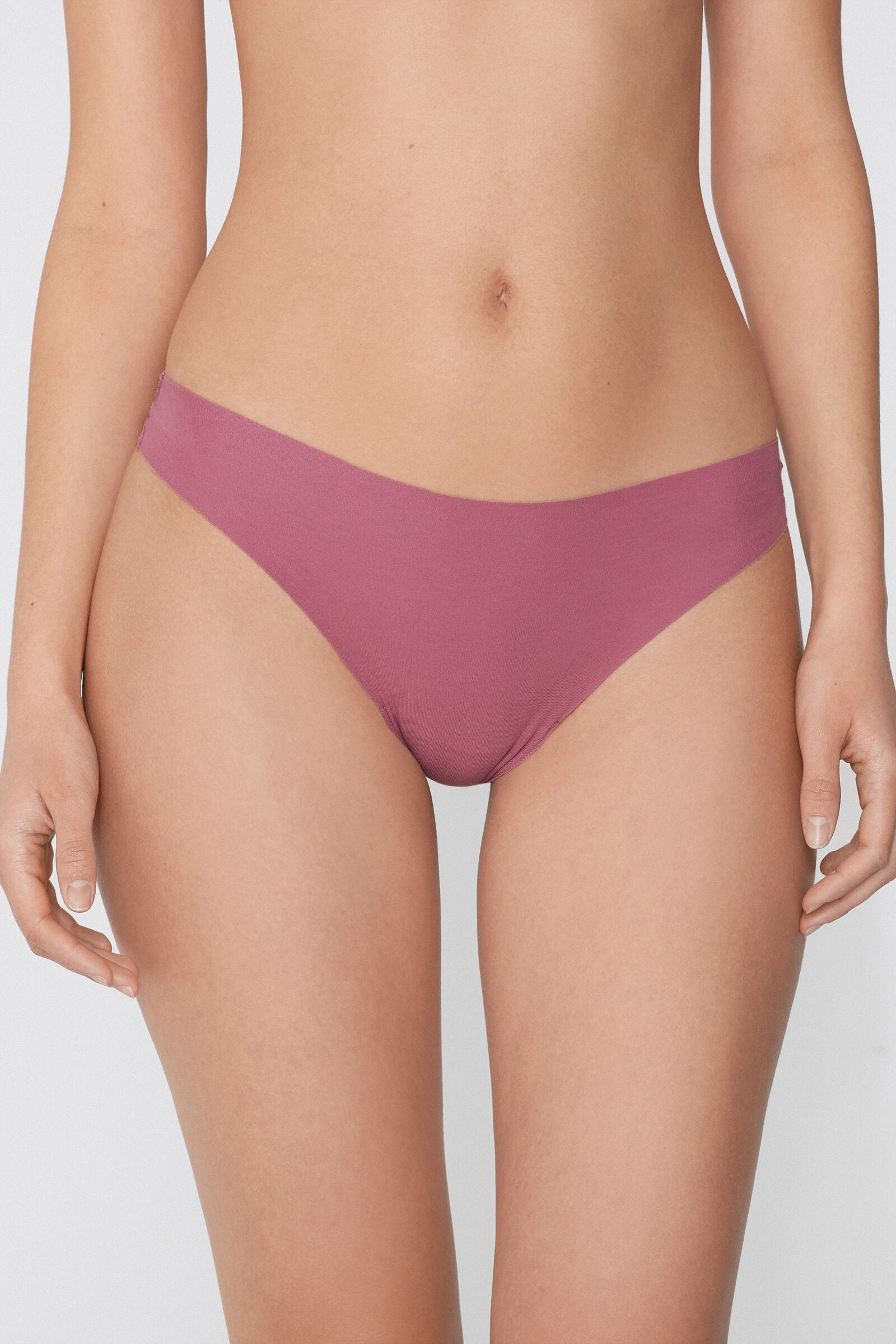 תחתונים ברזילאיים מבד תחרה ממוחזר וכותנה