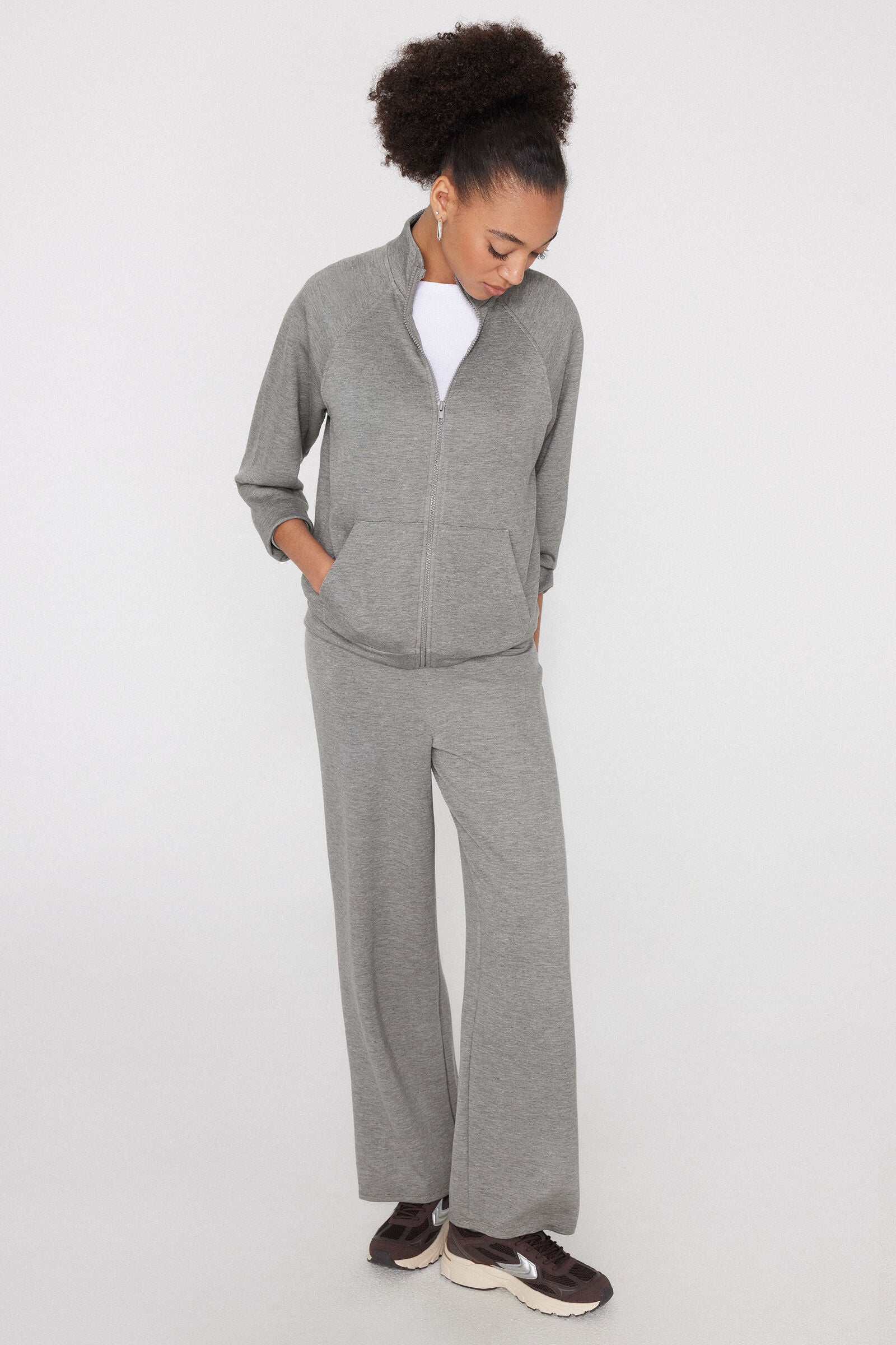 מכנסיים בגזרה רחבה Soft Touch