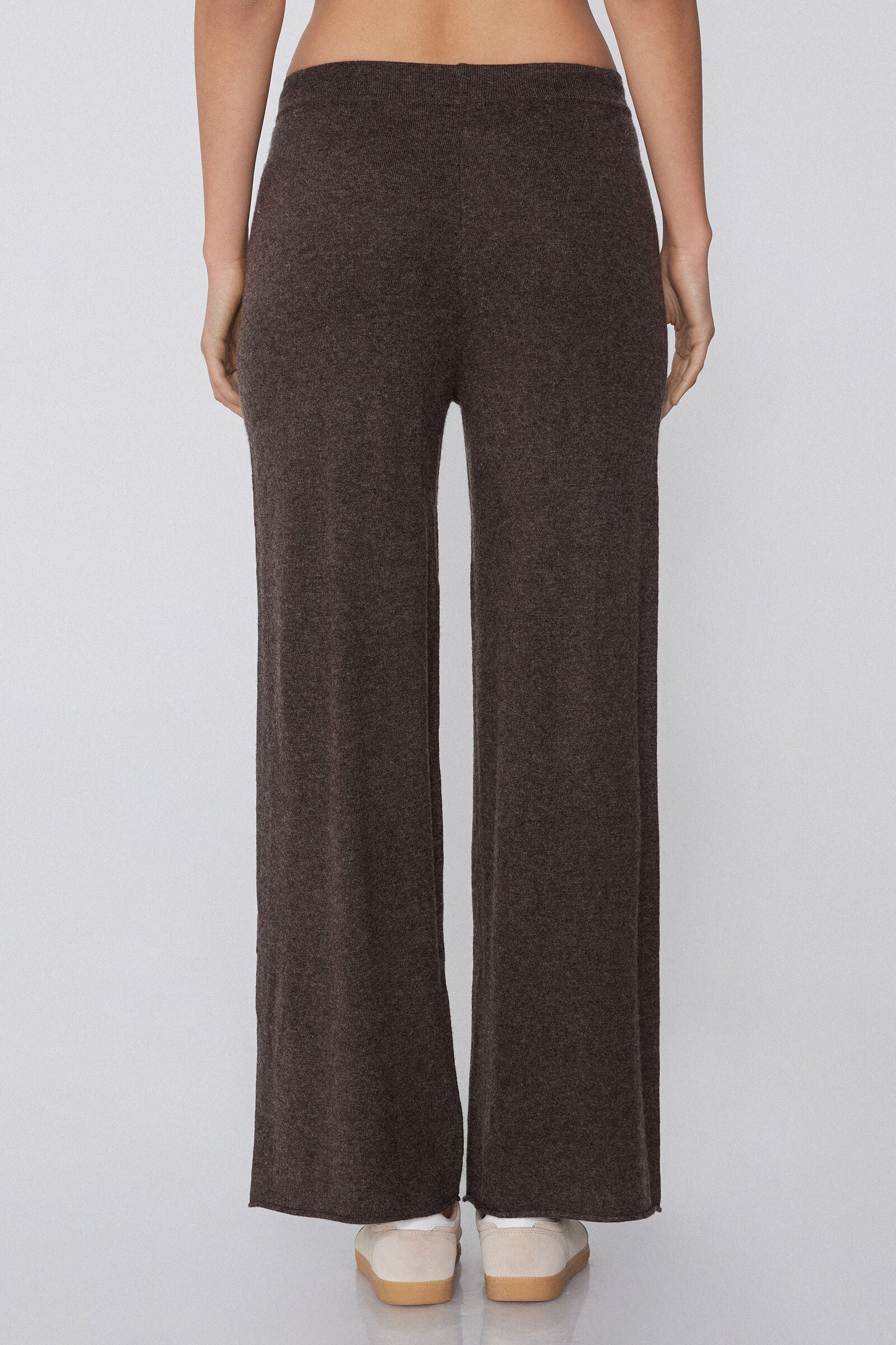 מכנסי צמר רחבים