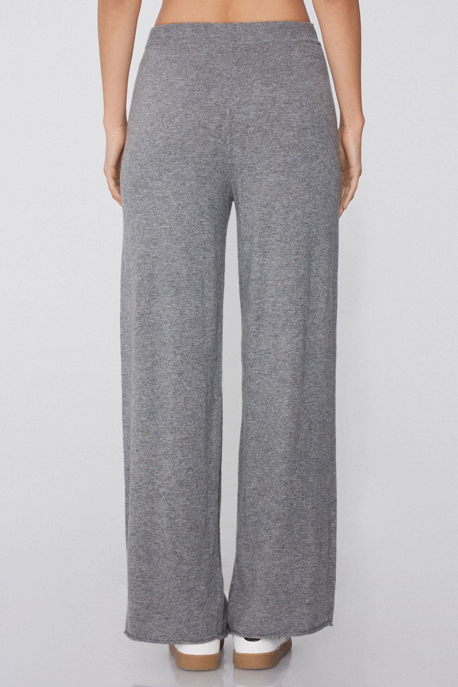 מכנסי צמר רחבים