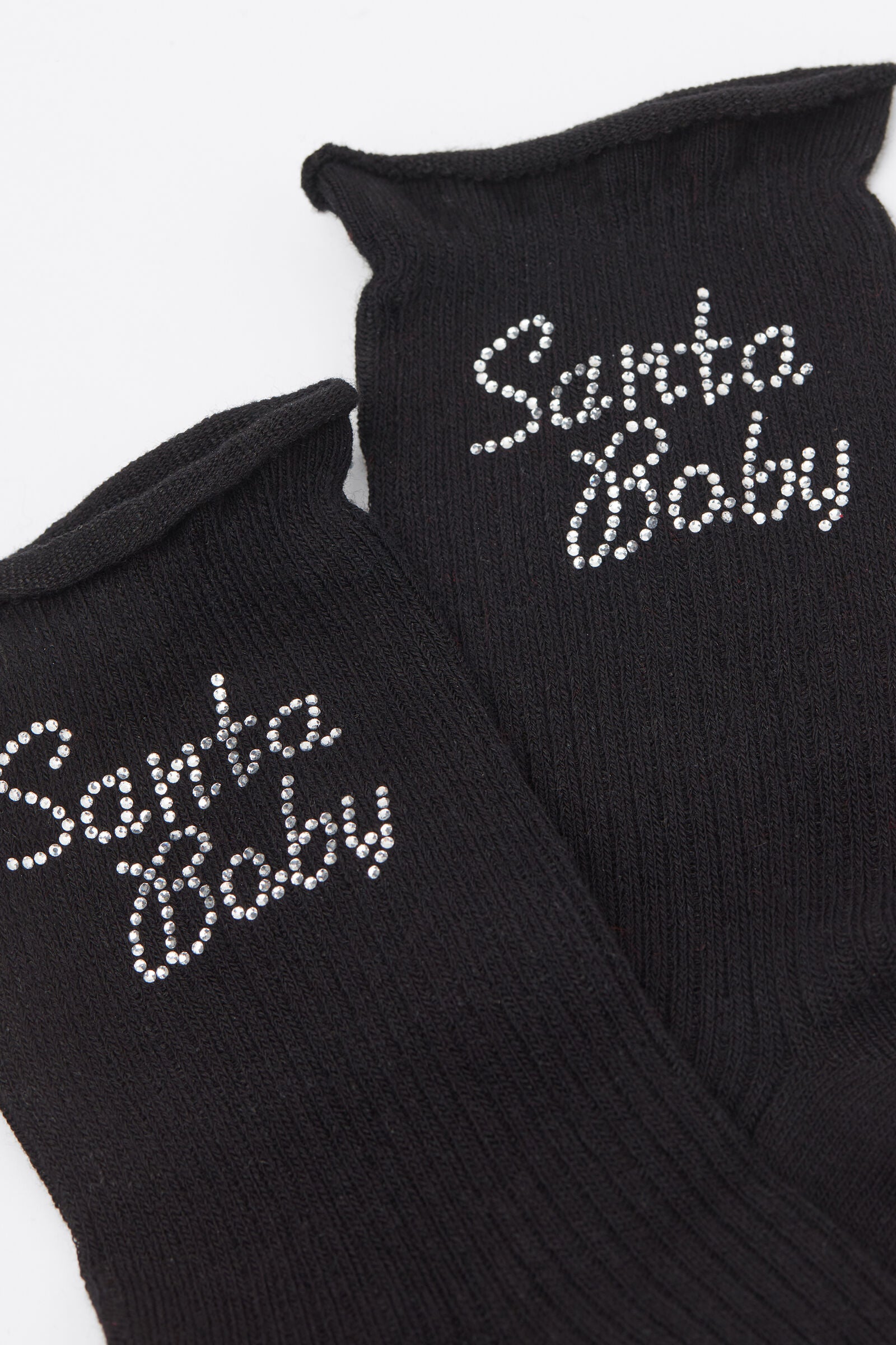 גרבי ריב קצרות עם סיומת מסולסלת