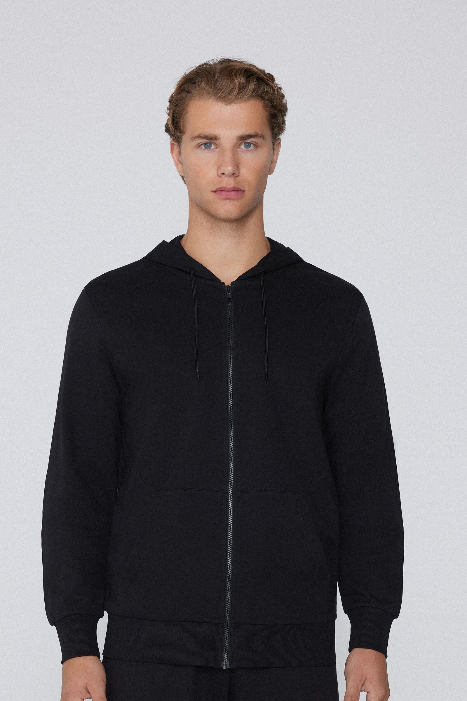 סווטשירט קפוצ'ון עם רוכסן