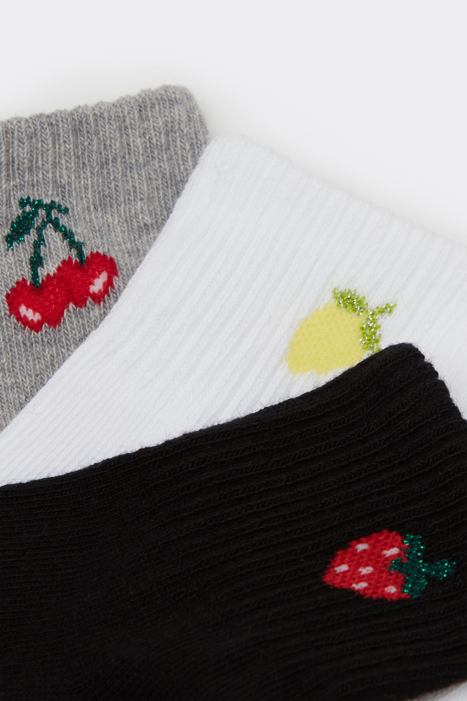 מארז 3 גרבי ספורט עם דוגמא