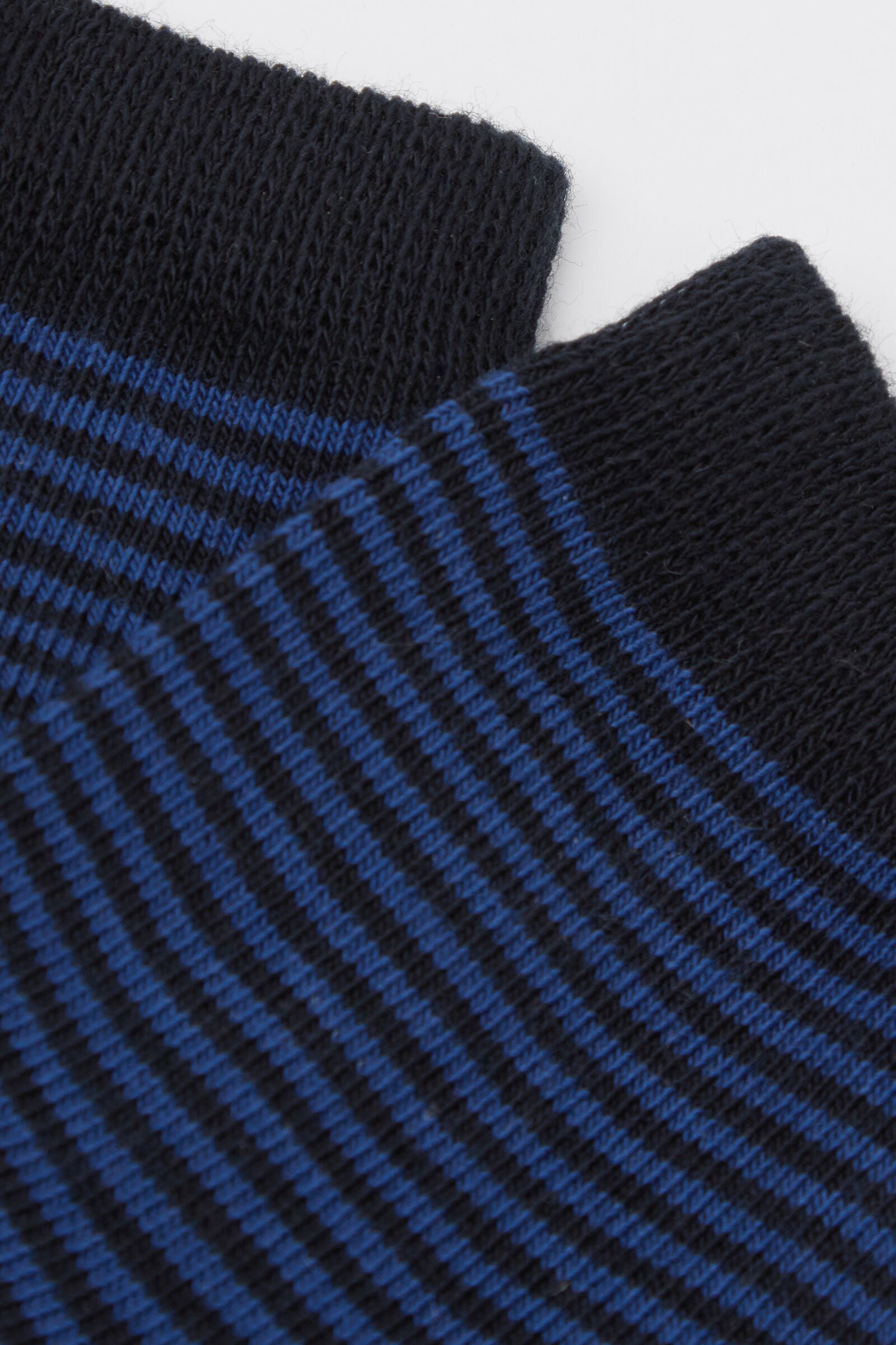 גרביים עם טקסטורה מבצבצת לילדים