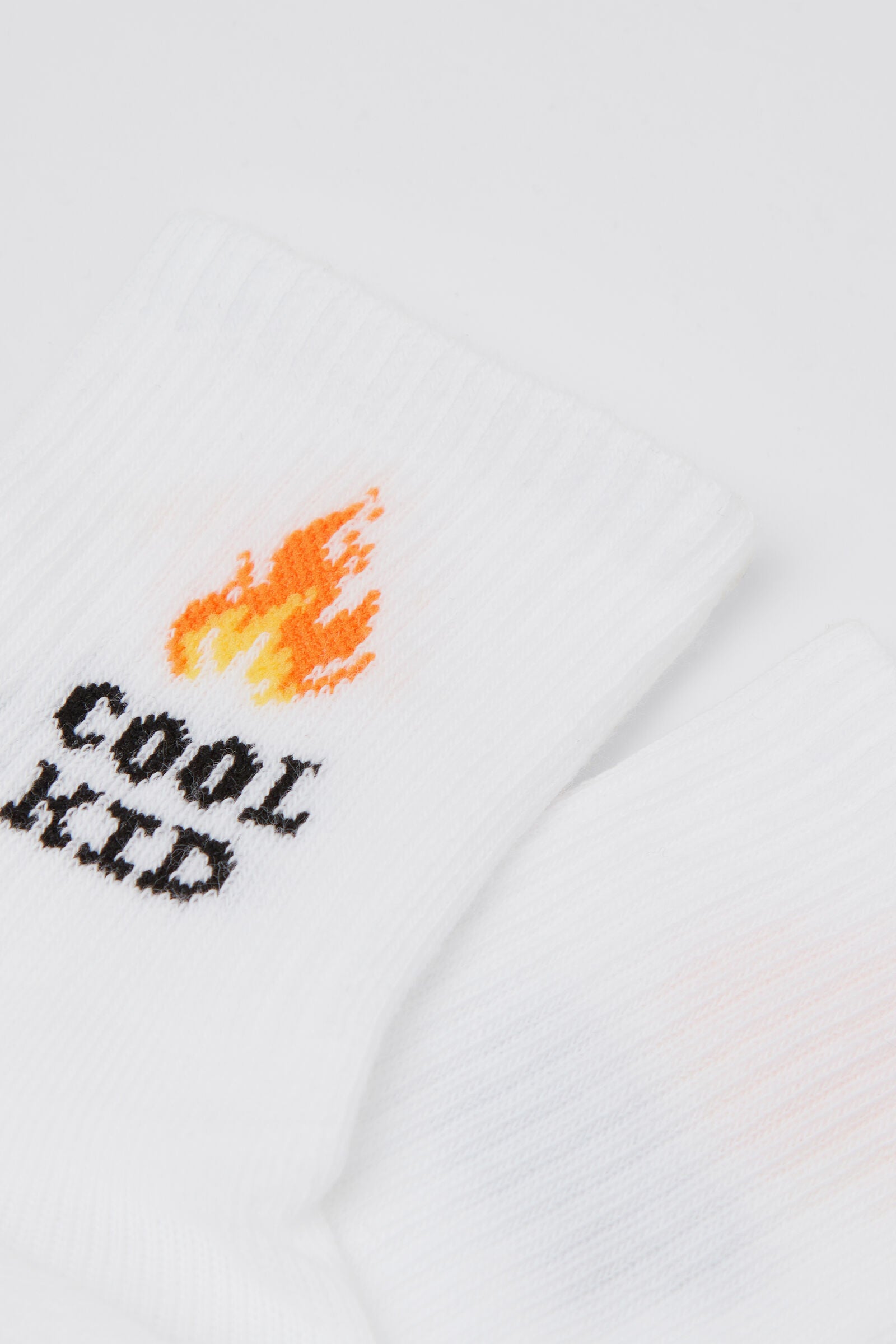 גרביים עם טקסטורה מבצבצת לילדים