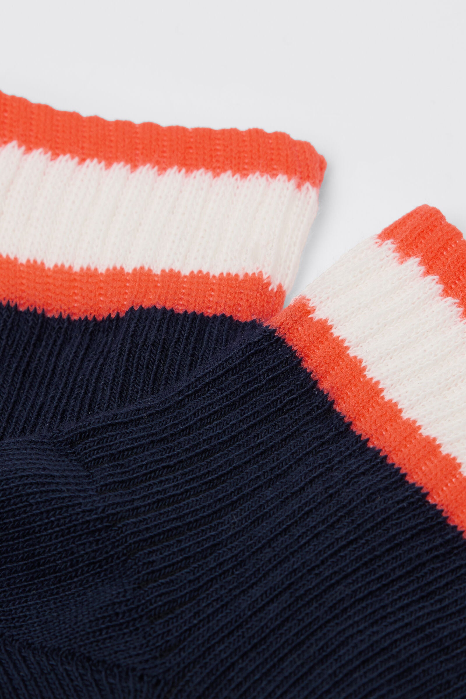 גרביים עם טקסטורה מבצבצת לילדים