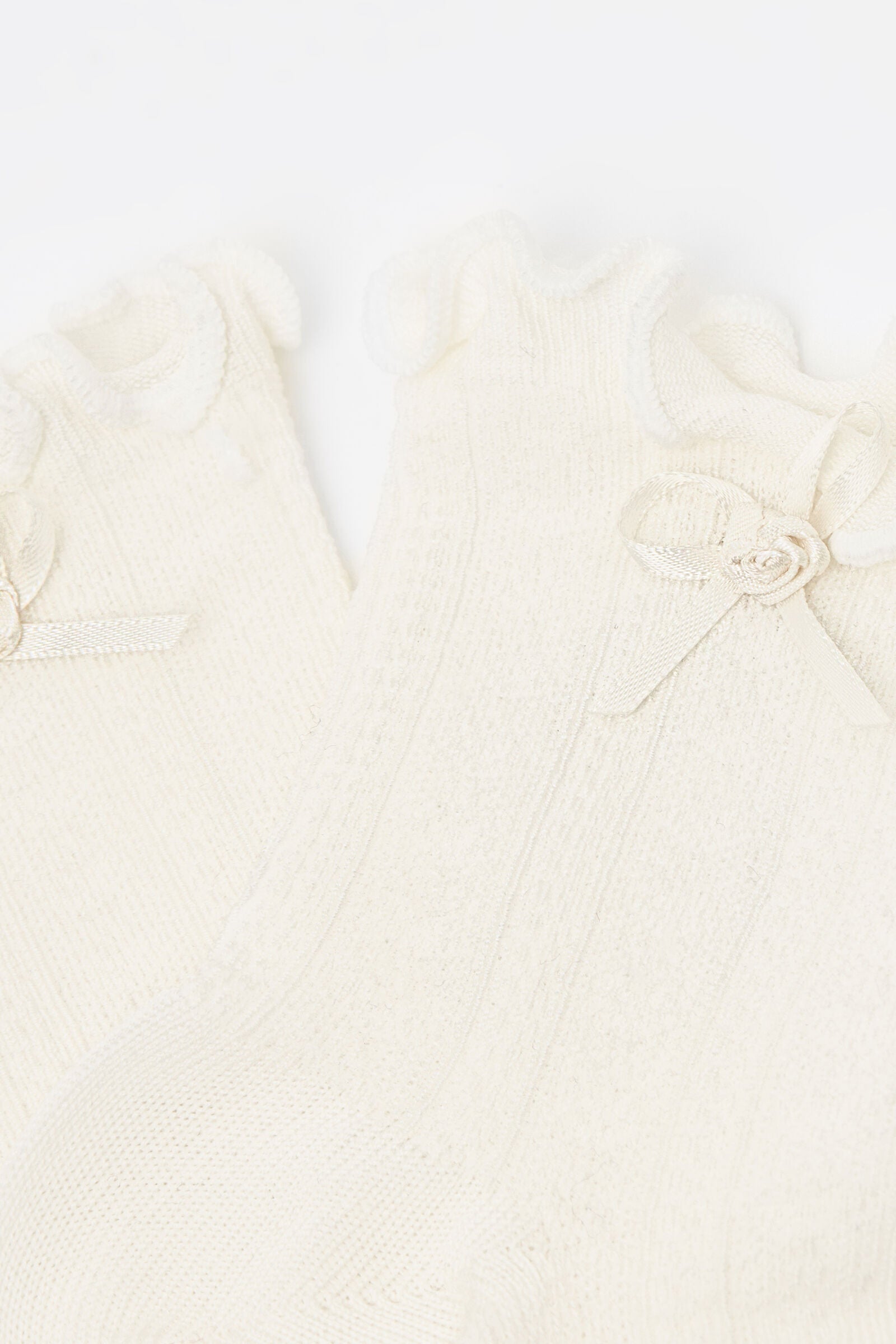 גרביים עם פפיון לבנות