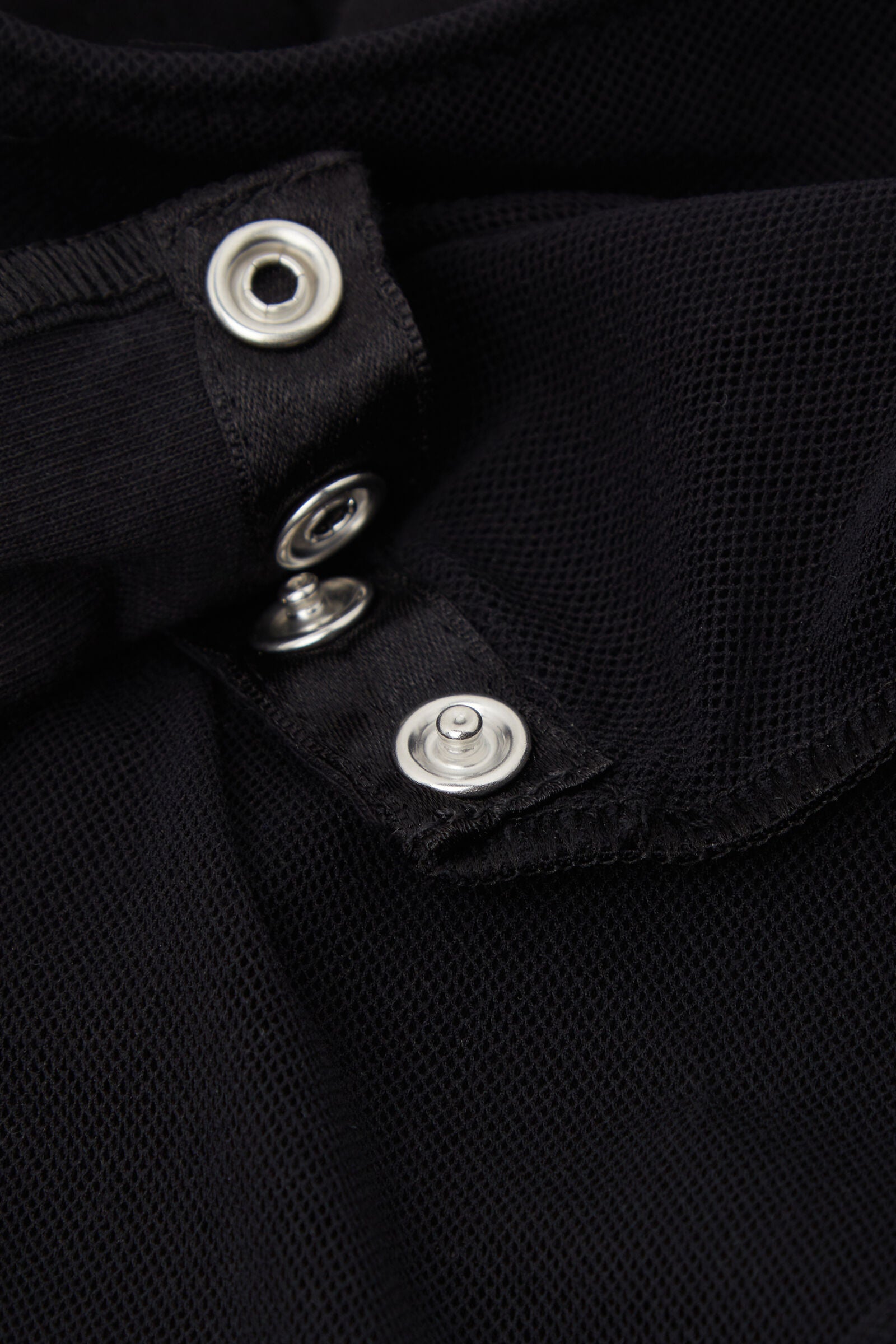 בגד גוף עם חתך טול