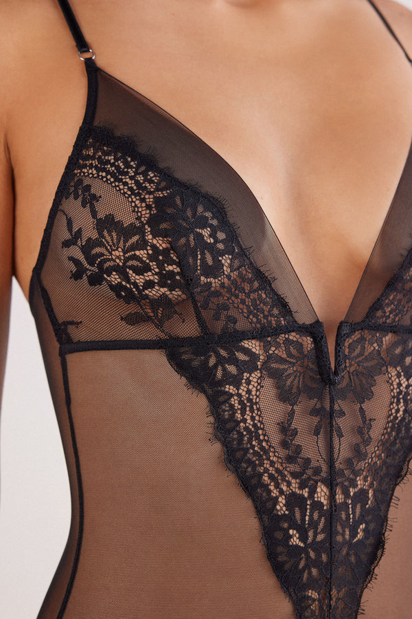 בגד גוף טול ותחרה Sheer Glamour