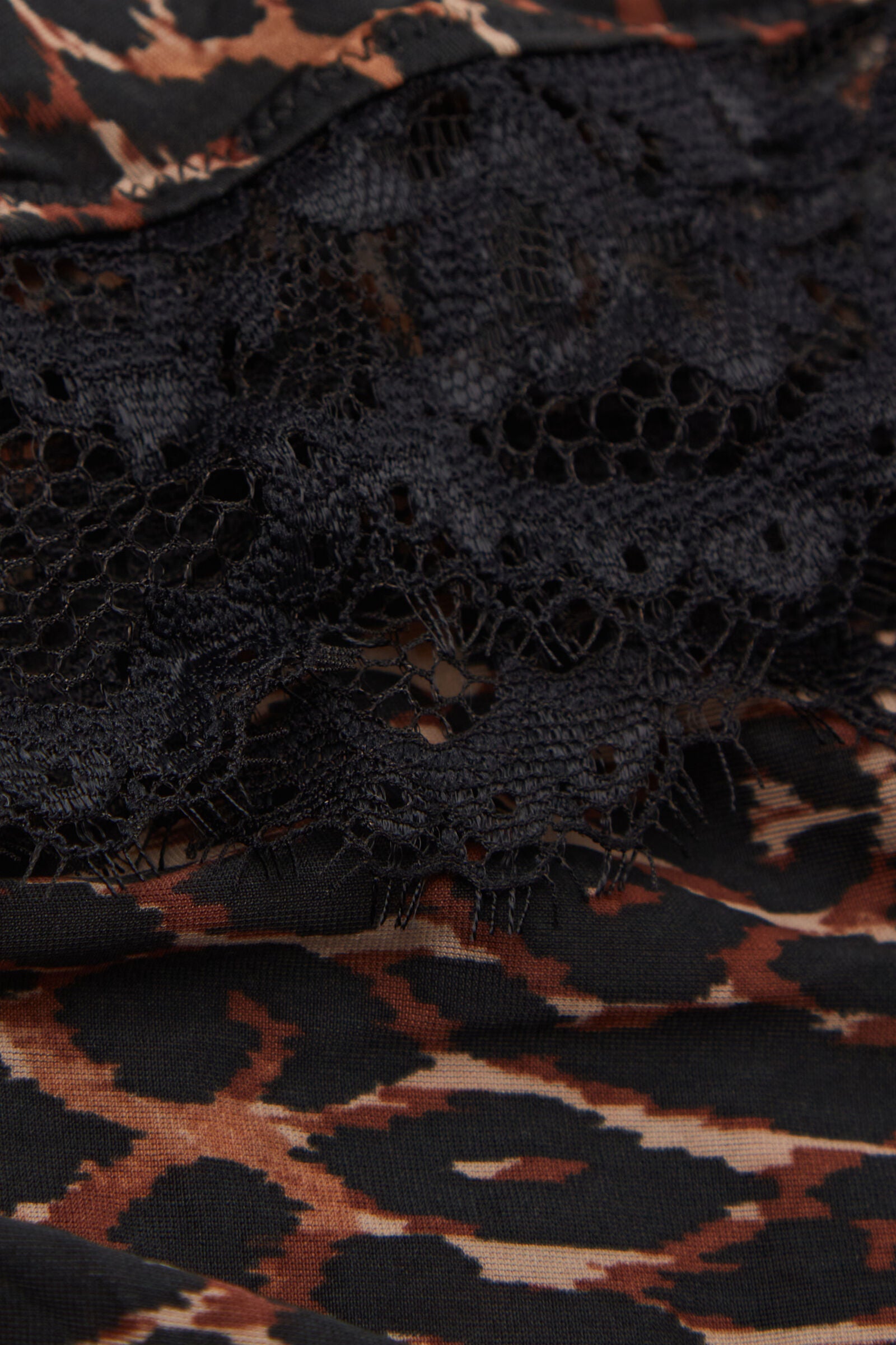 בגד גוף מיקרופייבר ותחרה Sensual Attitude Animal