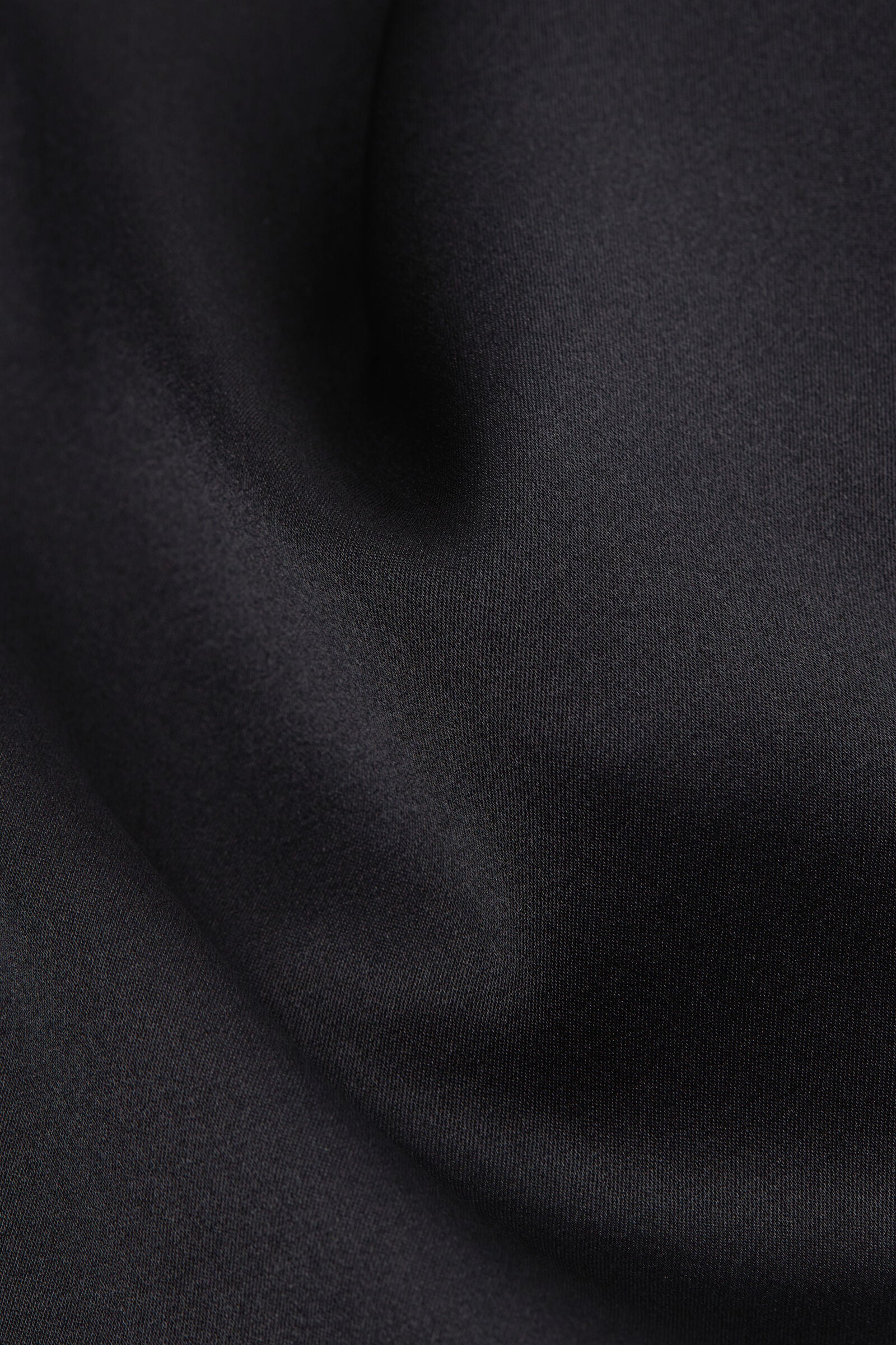 גופיית משי עם מחשוף V