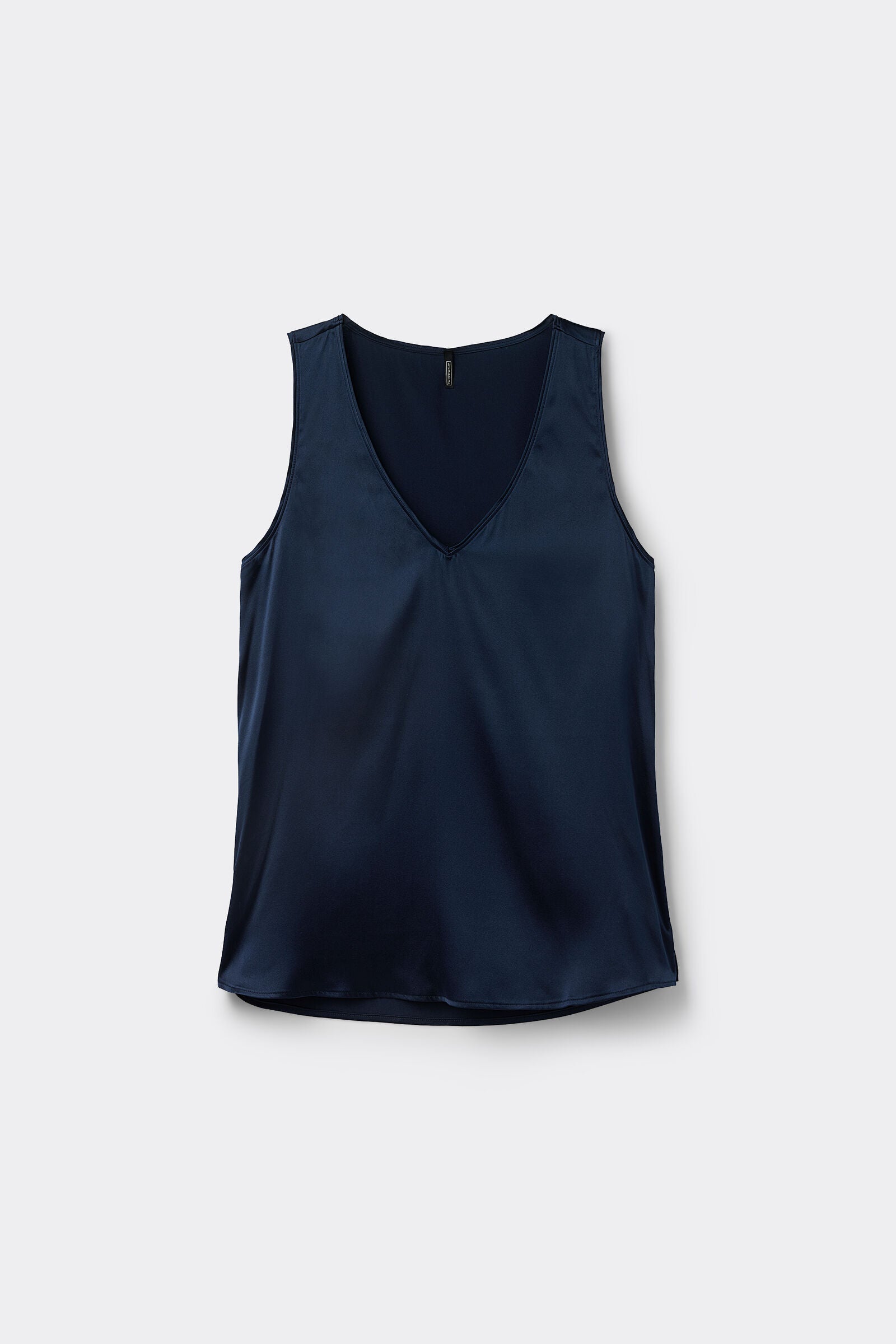 גופיית משי עם מחשוף V