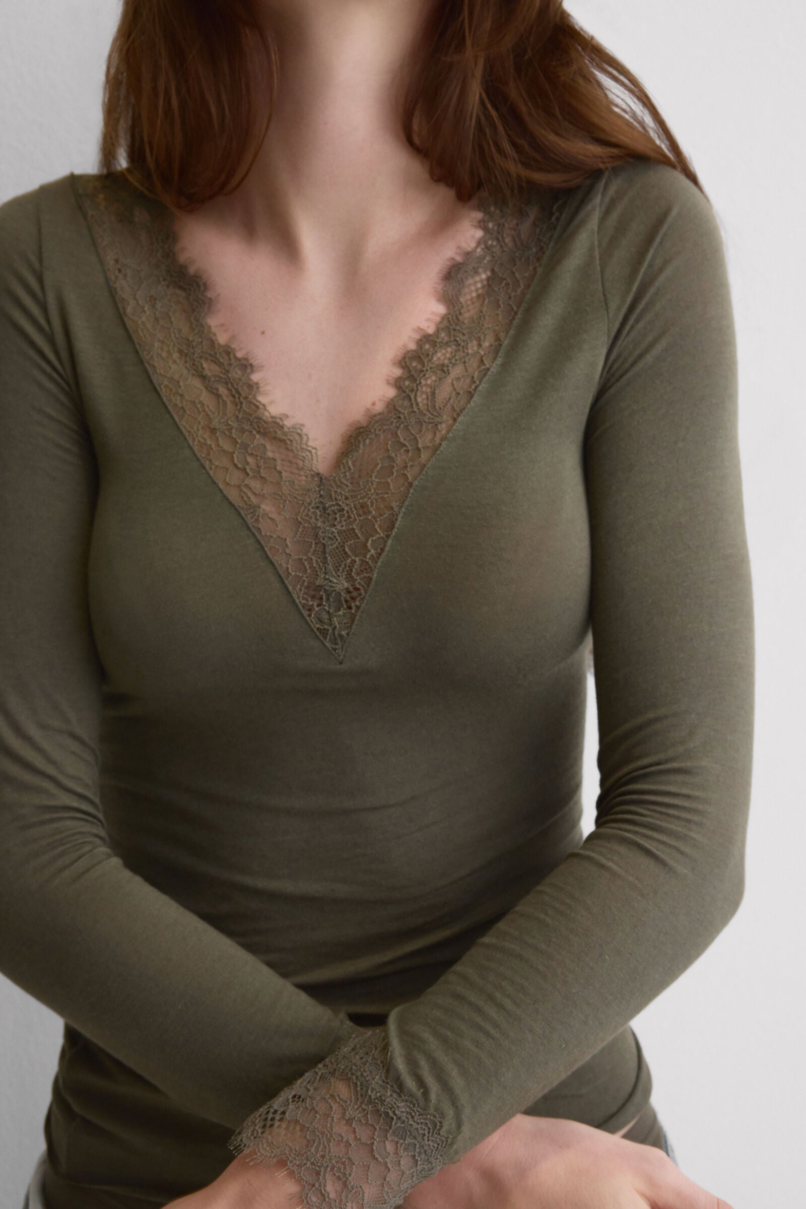 טי שירט V מבד קשמיר