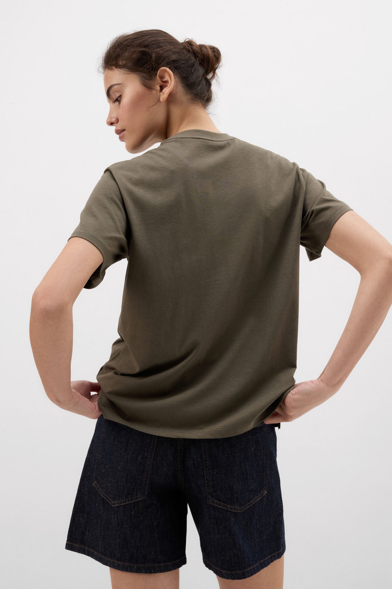 טי שירט כותנה קצרה עם כיס