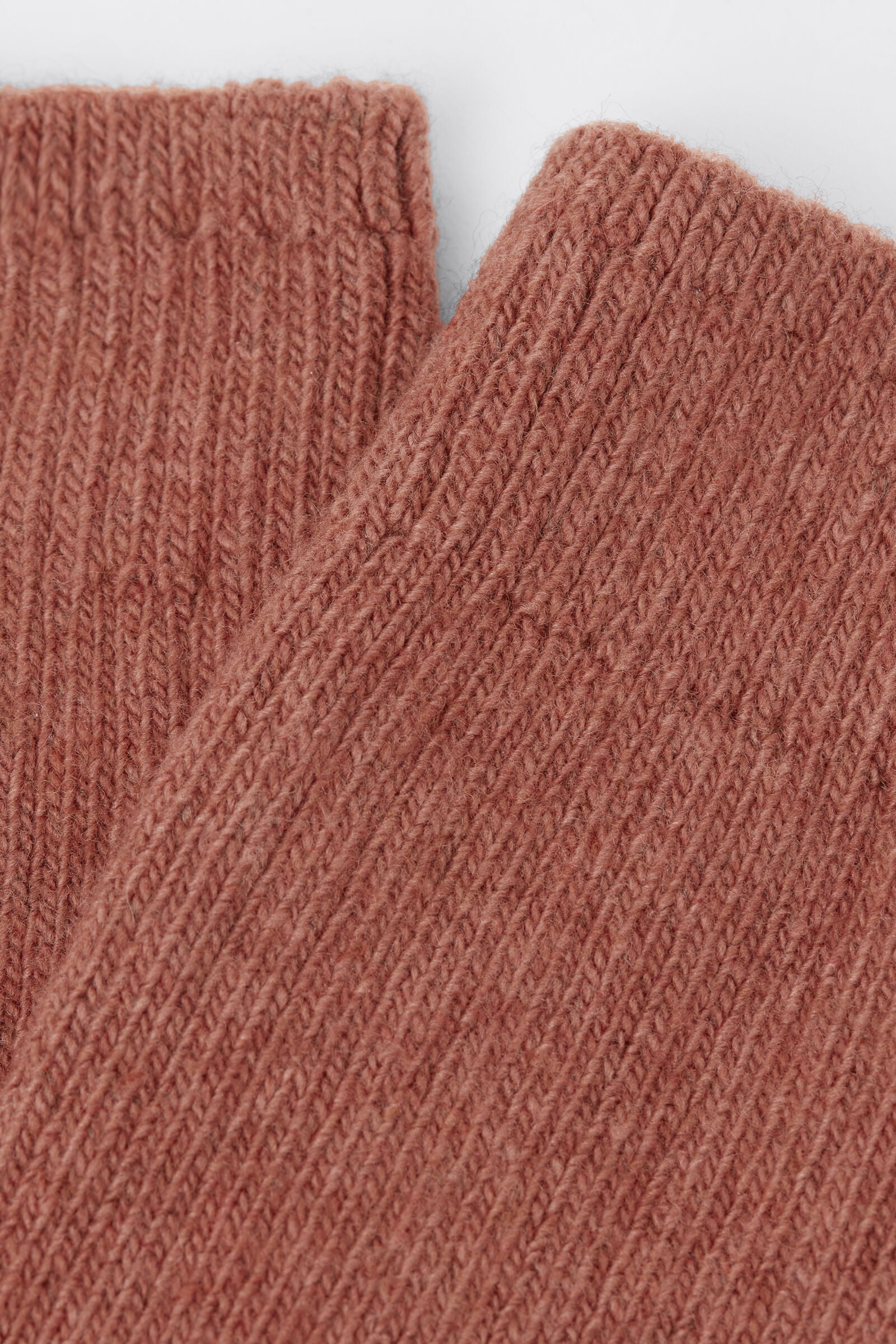 גרבי צמר קשמיר קצרות