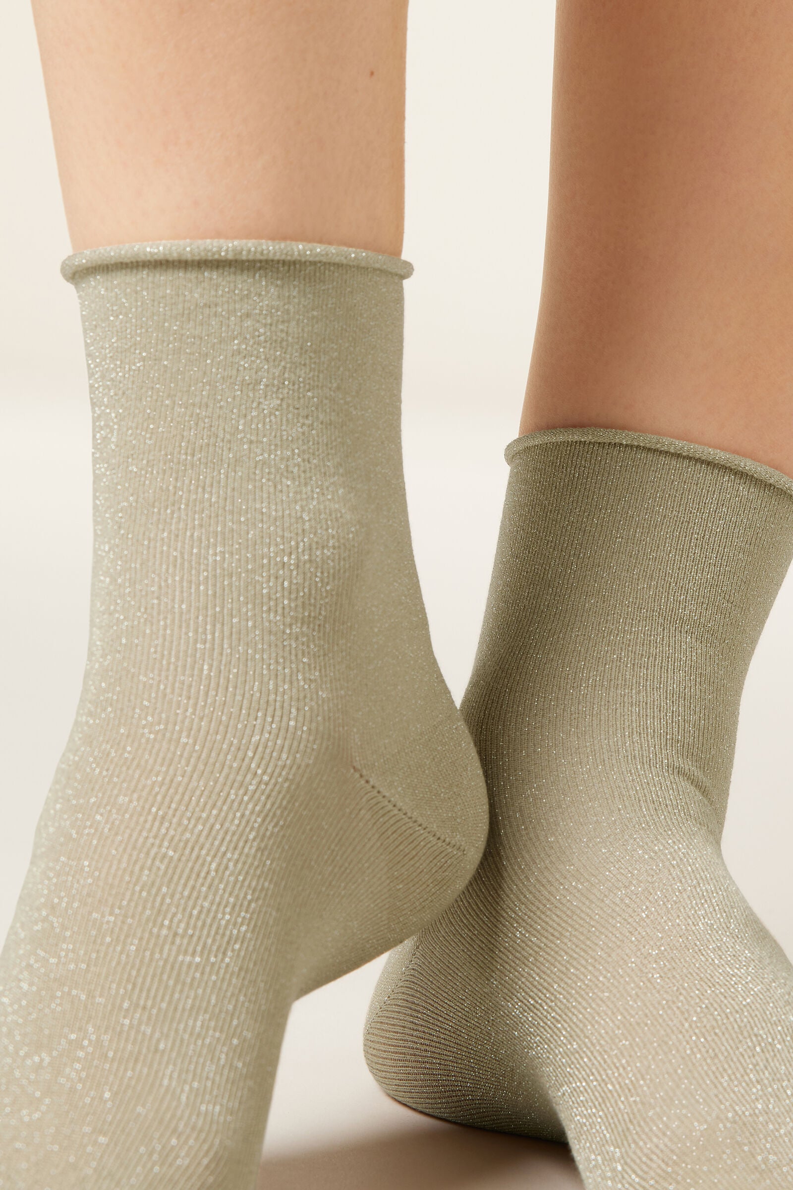 גרבי גליטר קצרות