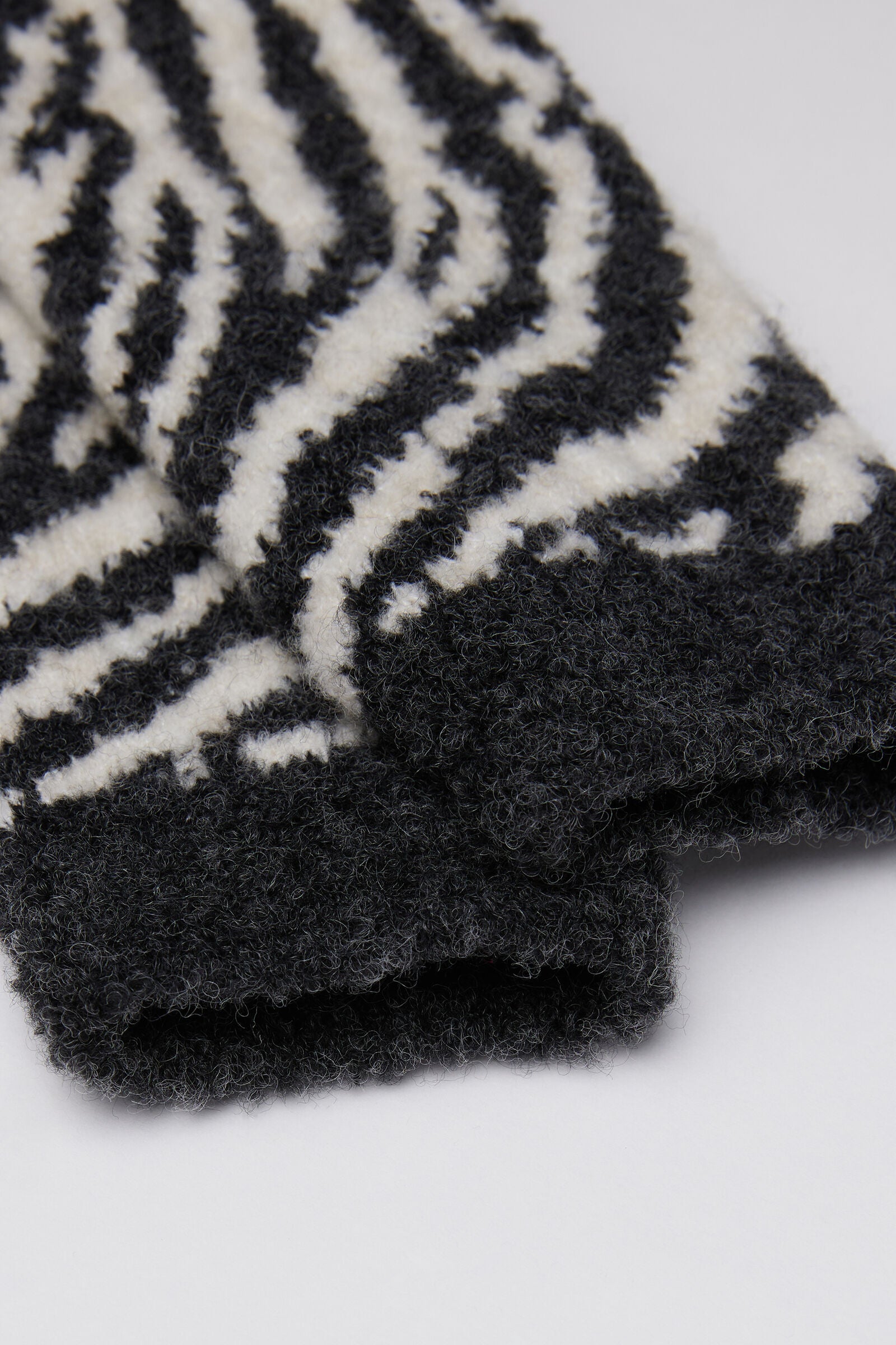 גרביים פלאפיות עם הדפס זברה