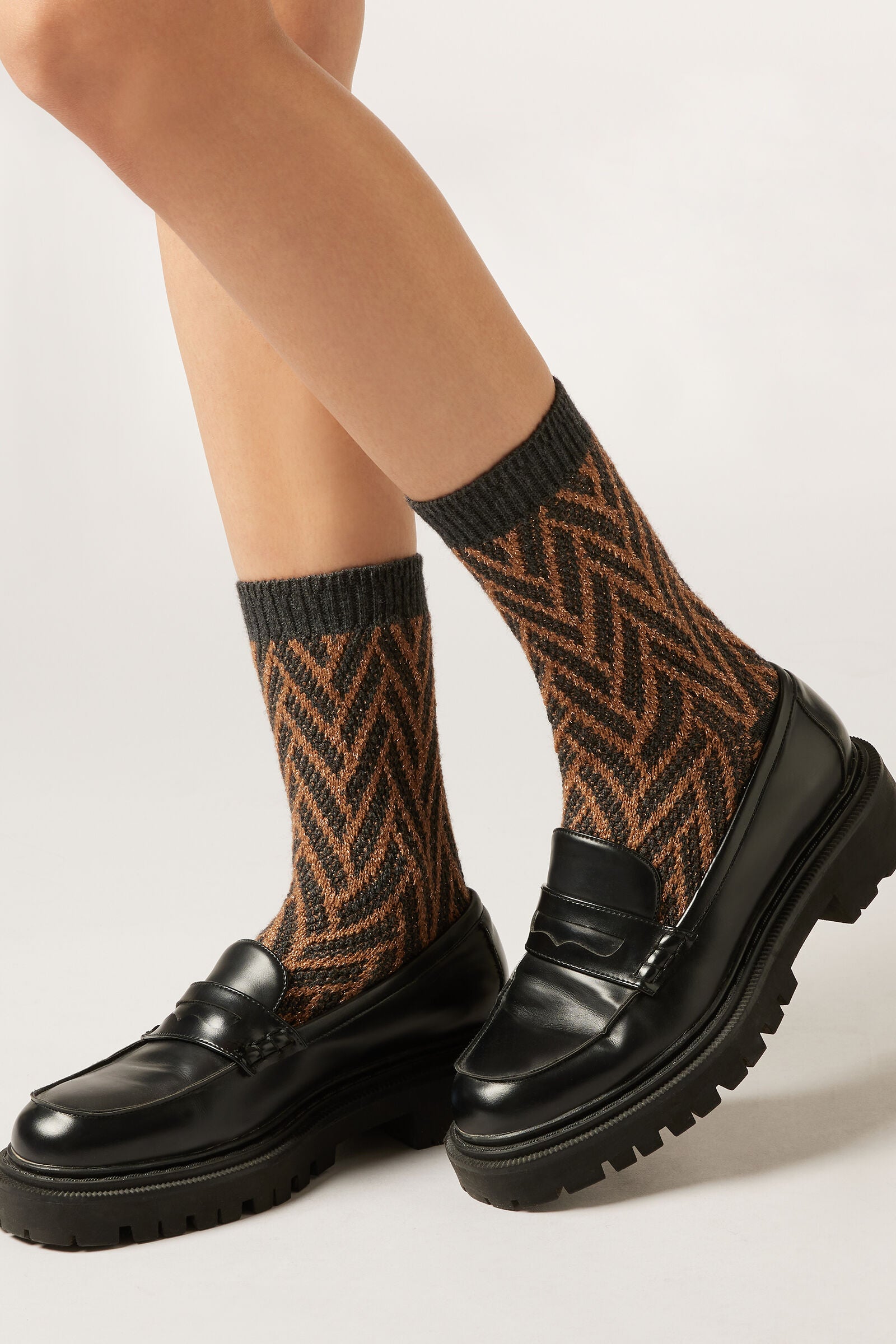 גרביים מנצנצות בדוגמת שברון