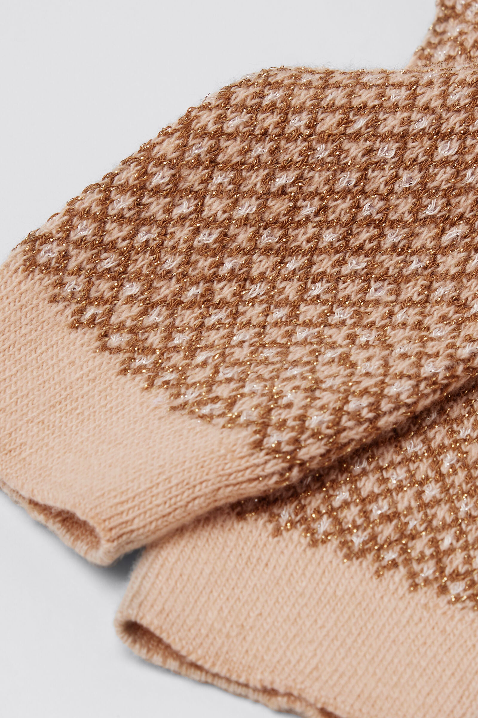 גרביים מנצנצות