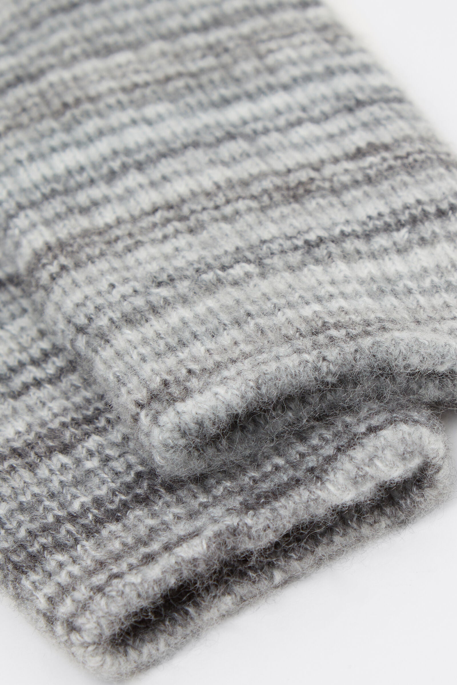 גרבי פסים רבגוניות