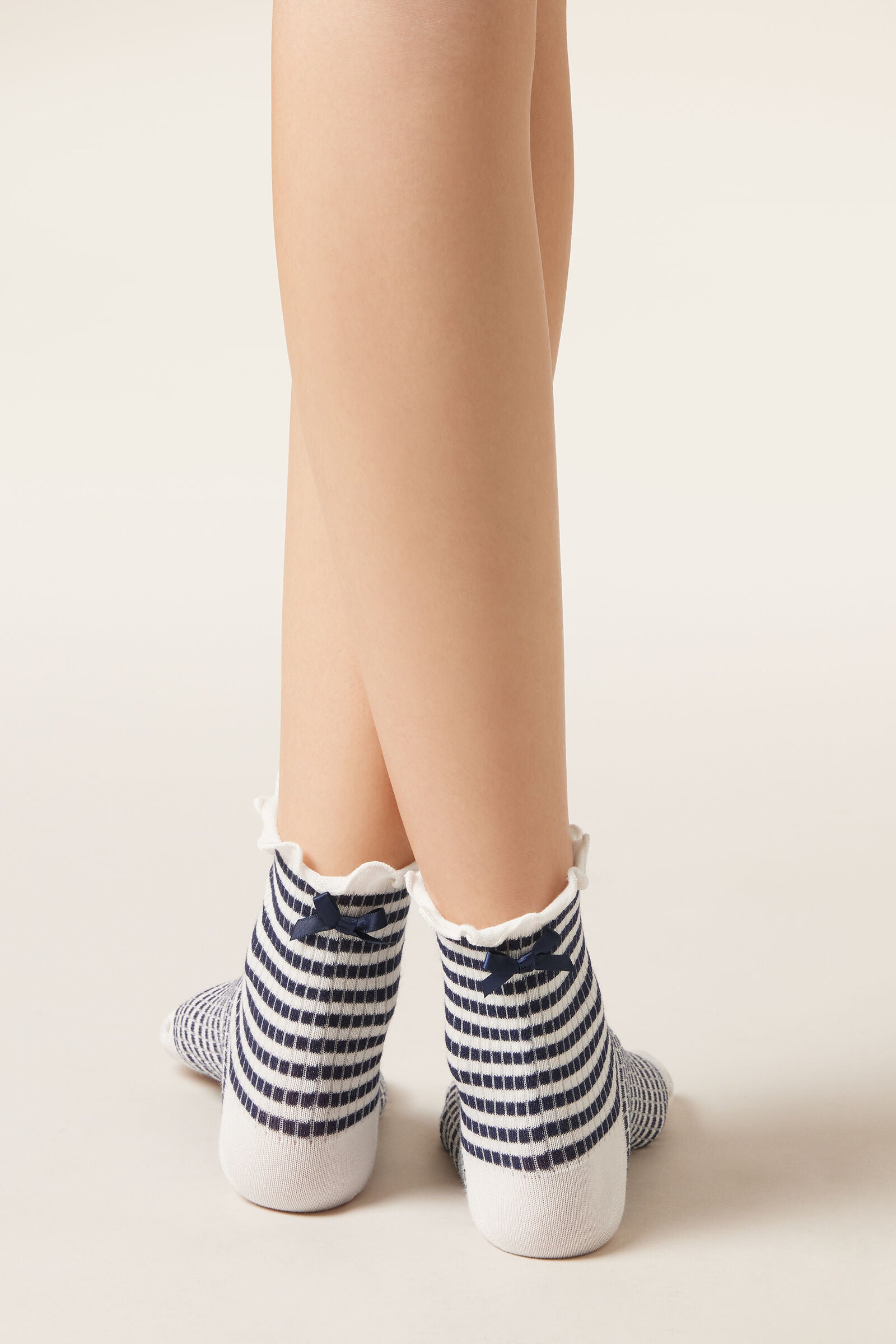 גרבי פסים בעיטור פפיון