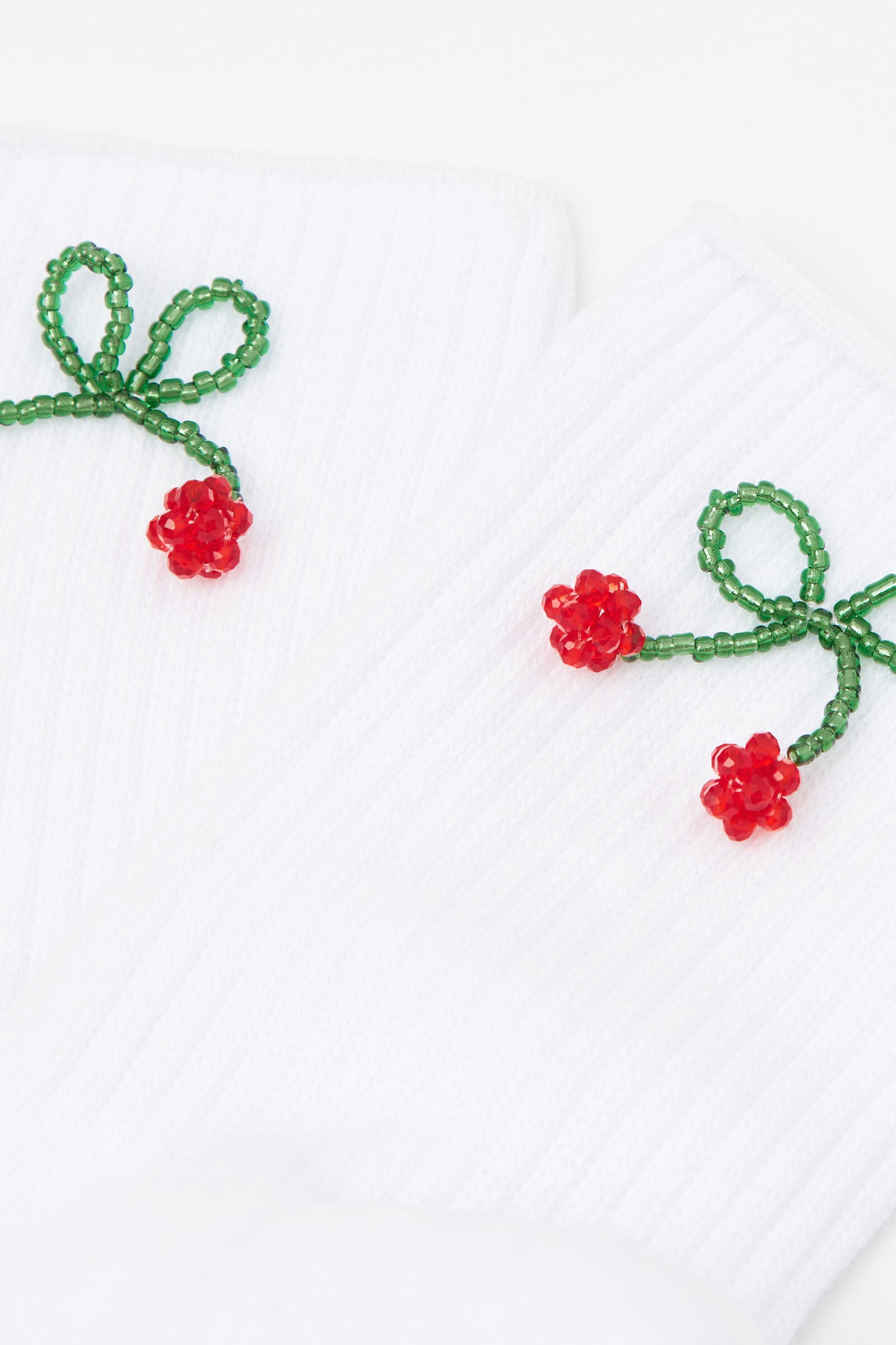 גרביים עם אפליקציית דובדבנים