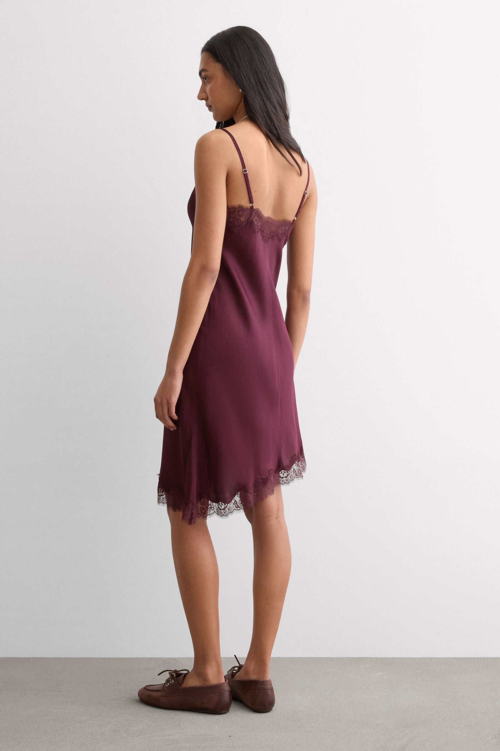 שמלת סטן אסימטרית