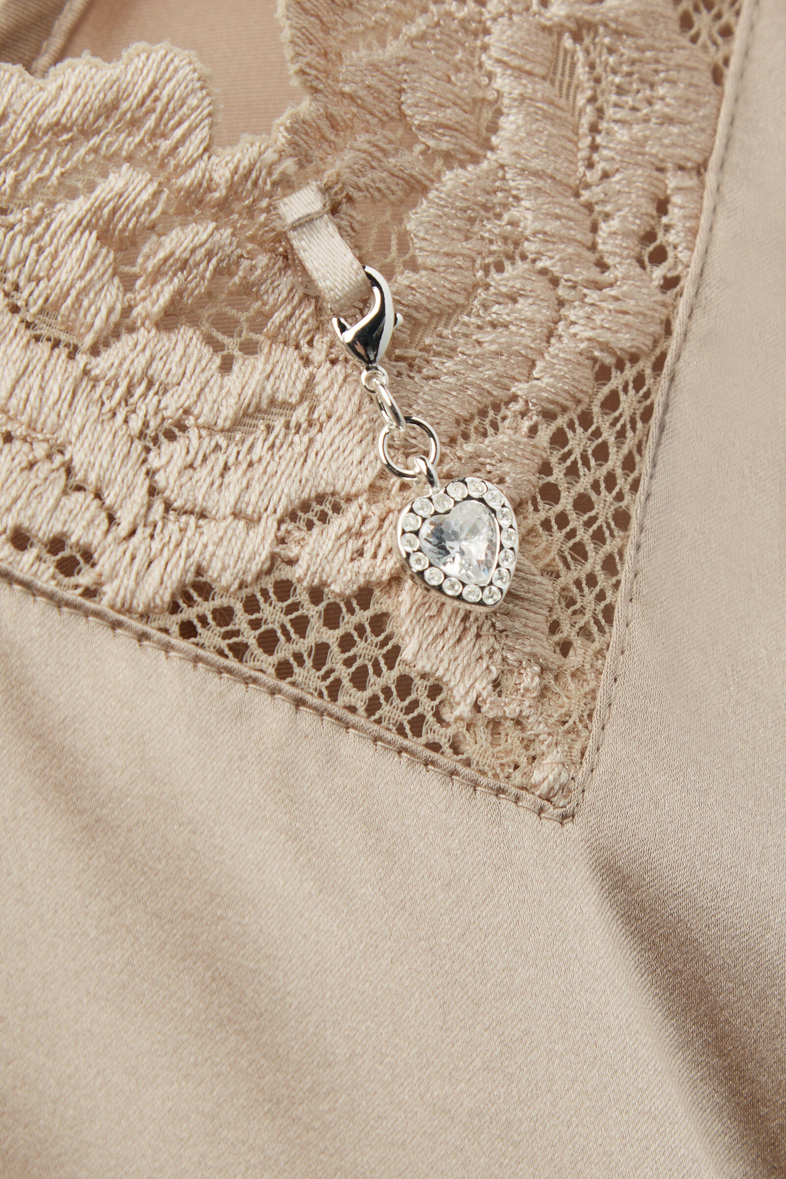 שמלת סליפ משי ותחרה Silky Flowers